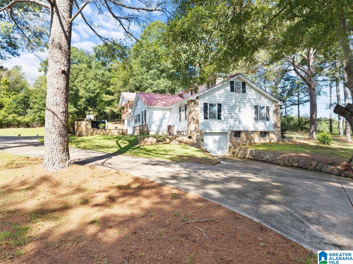 Photo 3 of Single family home for sale at 1120 Valley Rd, Oneonta, AL 35121 | MLS# 21459764 | Listing updated on 2026-07-27