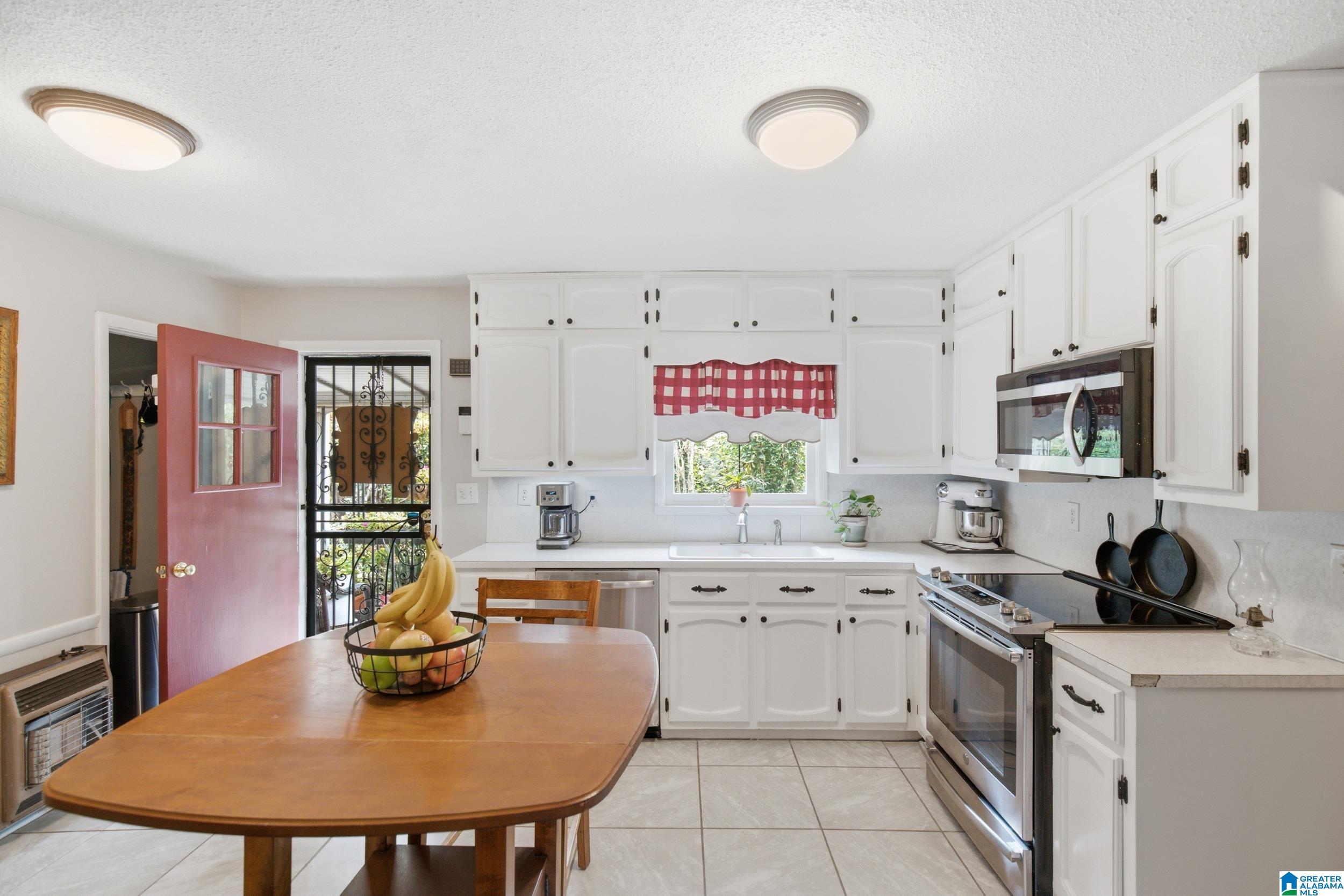 Photo 2 of Single family home for sale at 3 Sunset Dr, Birmingham, AL 35215 | MLS# 21459787 | Listing updated on 2026-09-14