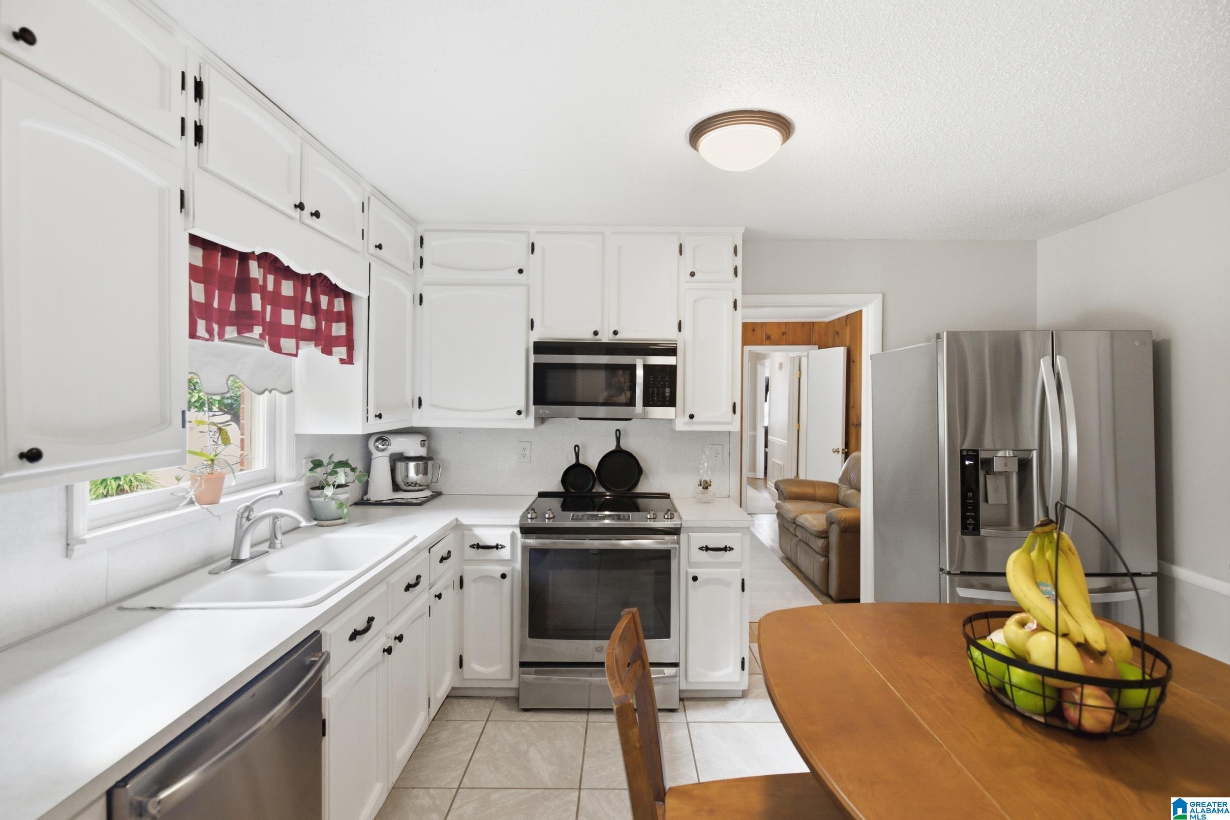 Photo 3 of Single family home for sale at 3 Sunset Dr, Birmingham, AL 35215 | MLS# 21459787 | Listing updated on 2026-09-14