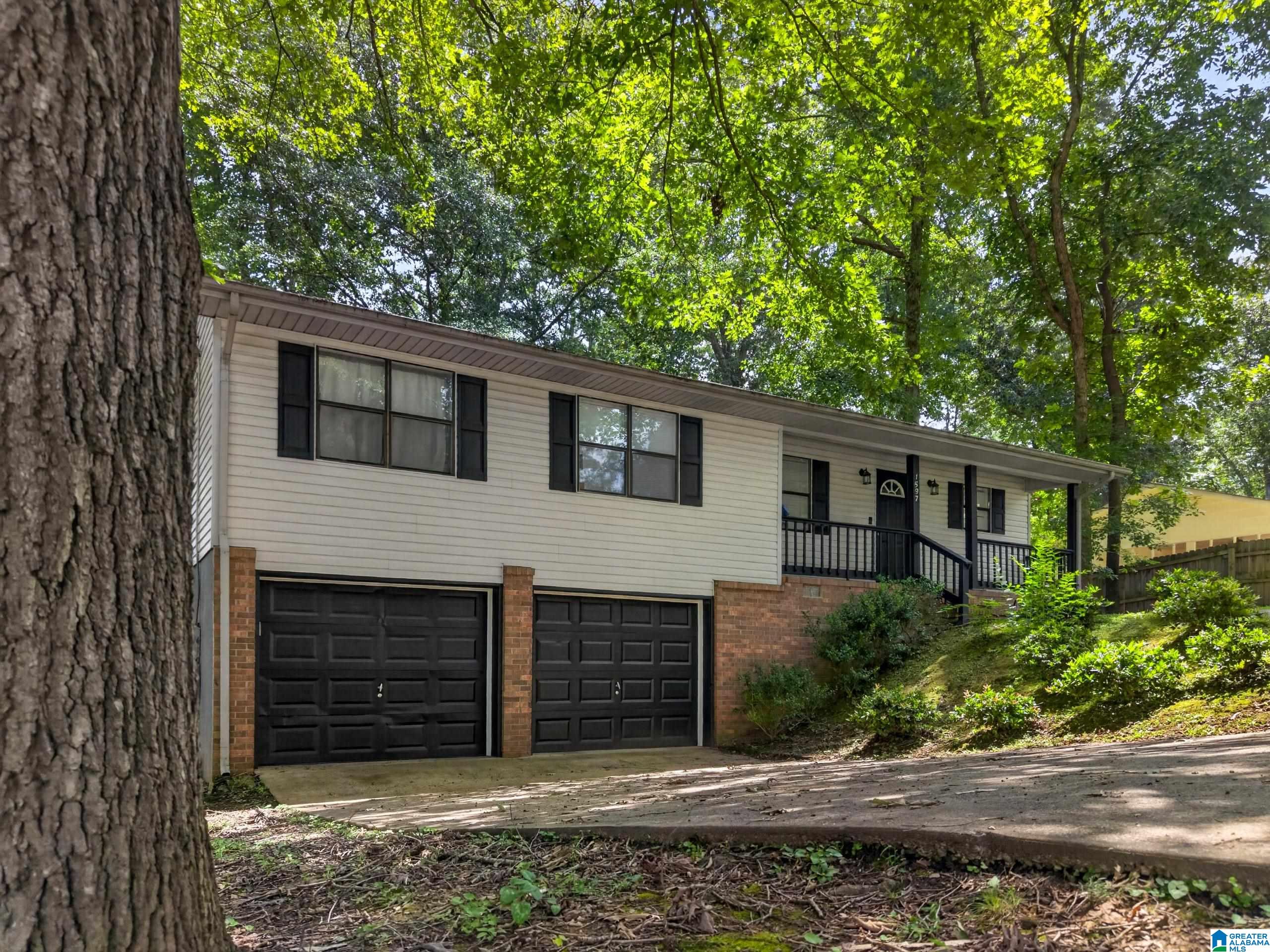 3rd image of 1597 Shelia Dr, Weaver, AL 36277 | MLS# 21459801
