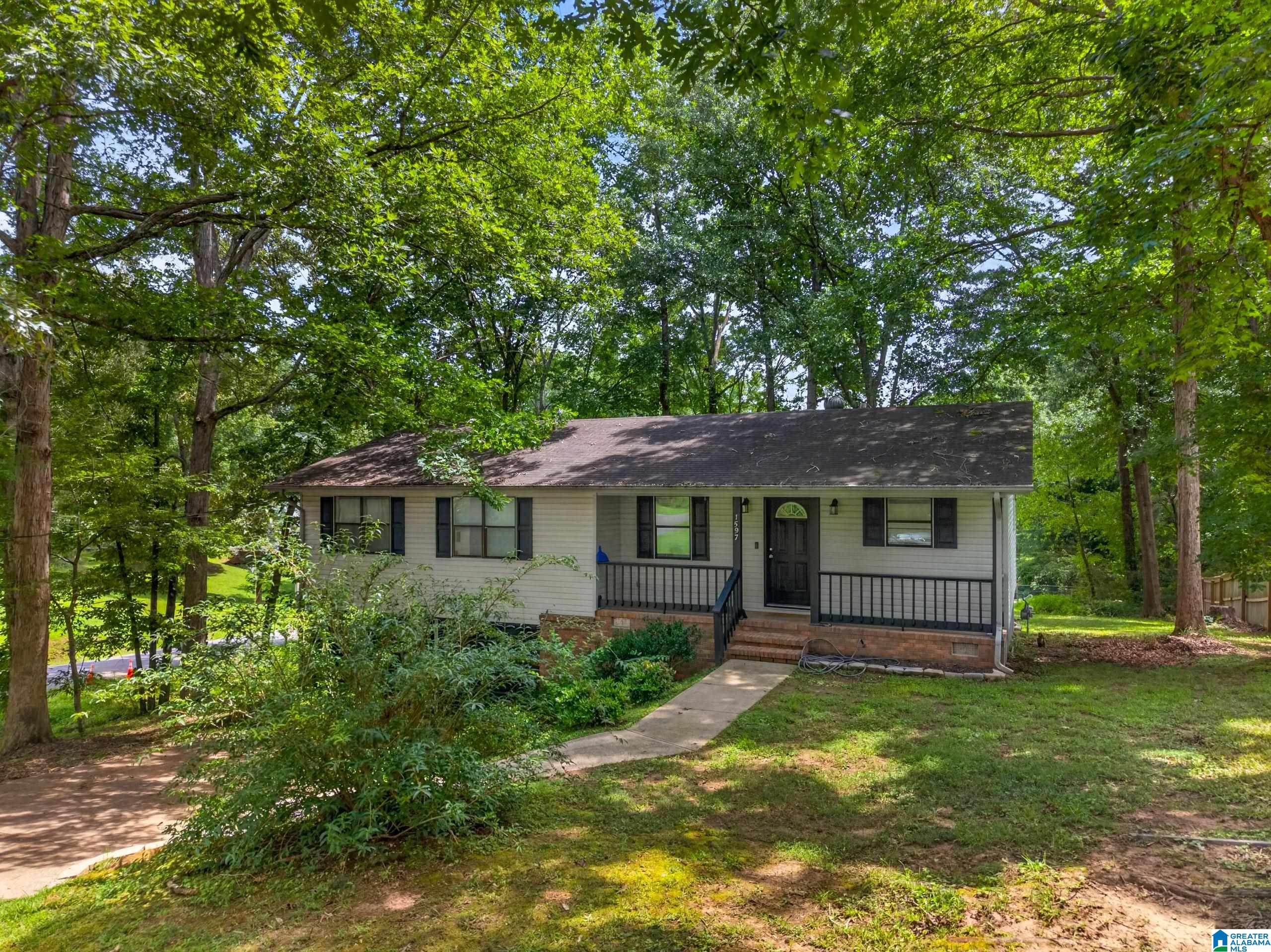 4th image of 1597 Shelia Dr, Weaver, AL 36277 | MLS# 21459801