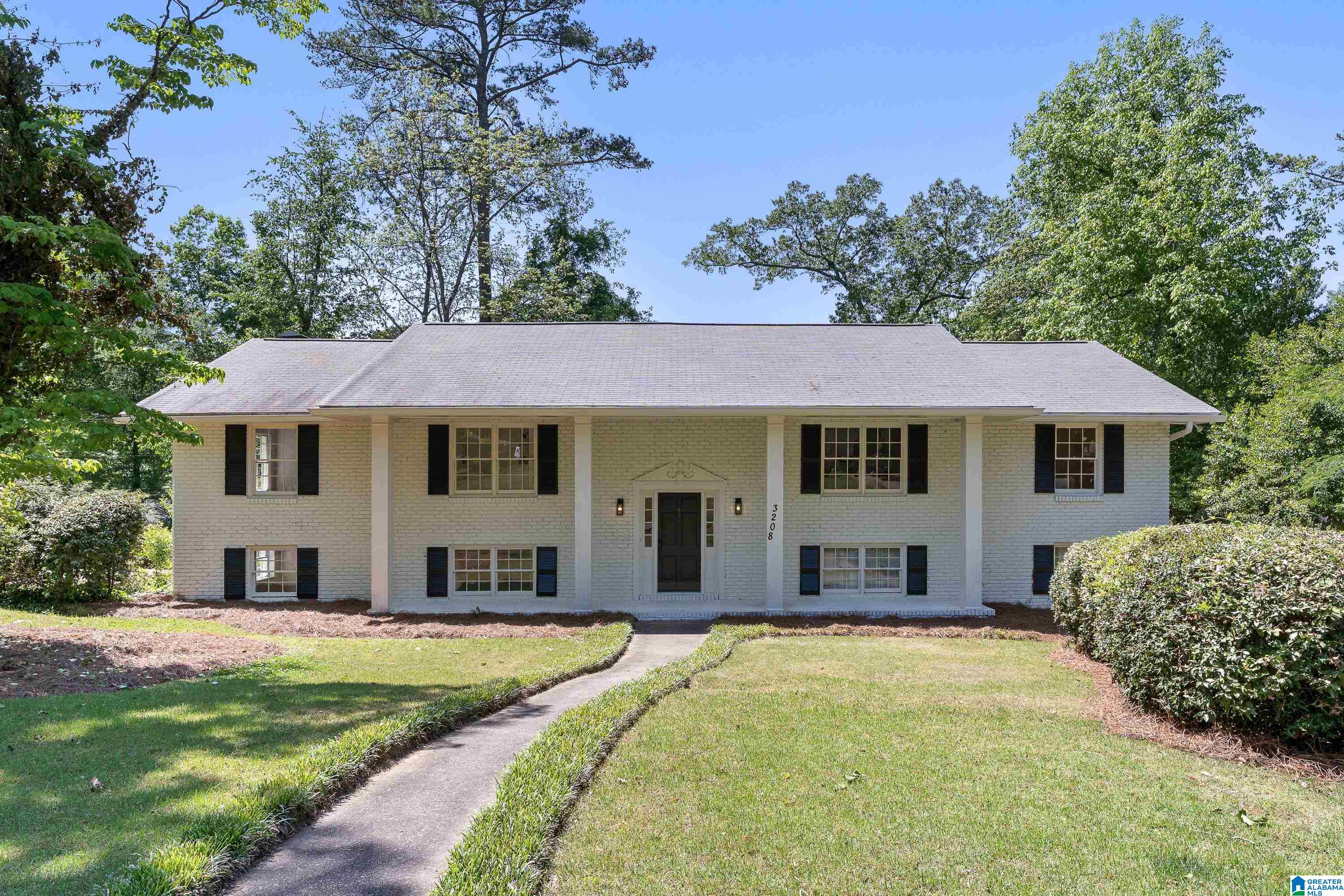 Photo 1 of Single family home for sale at 3208 Winchester Rd, Hoover, AL 35226 | MLS# 21459845 | Listing updated on 2026-08-19
