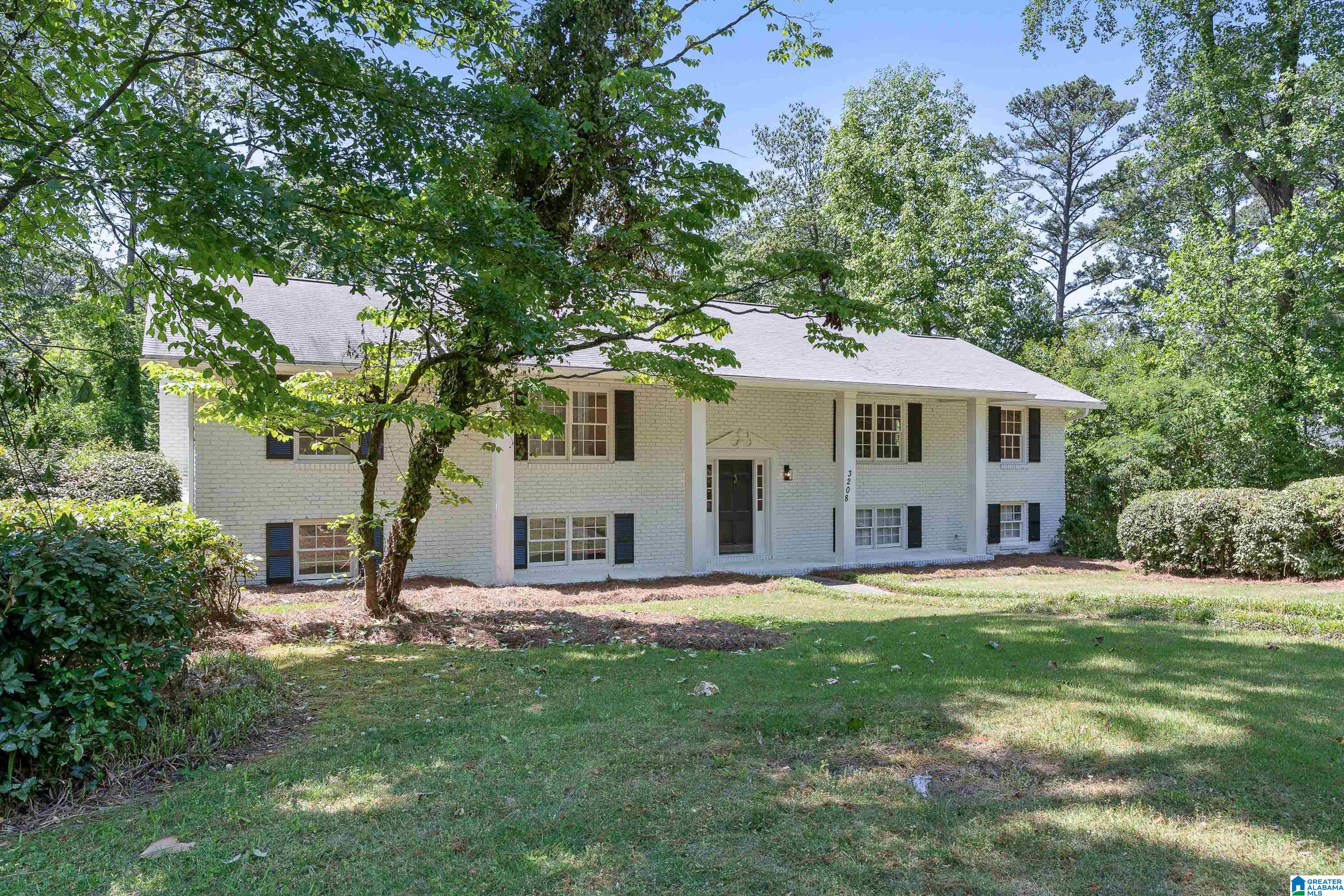 Photo 3 of Single family home for sale at 3208 Winchester Rd, Hoover, AL 35226 | MLS# 21459845 | Listing updated on 2026-08-19
