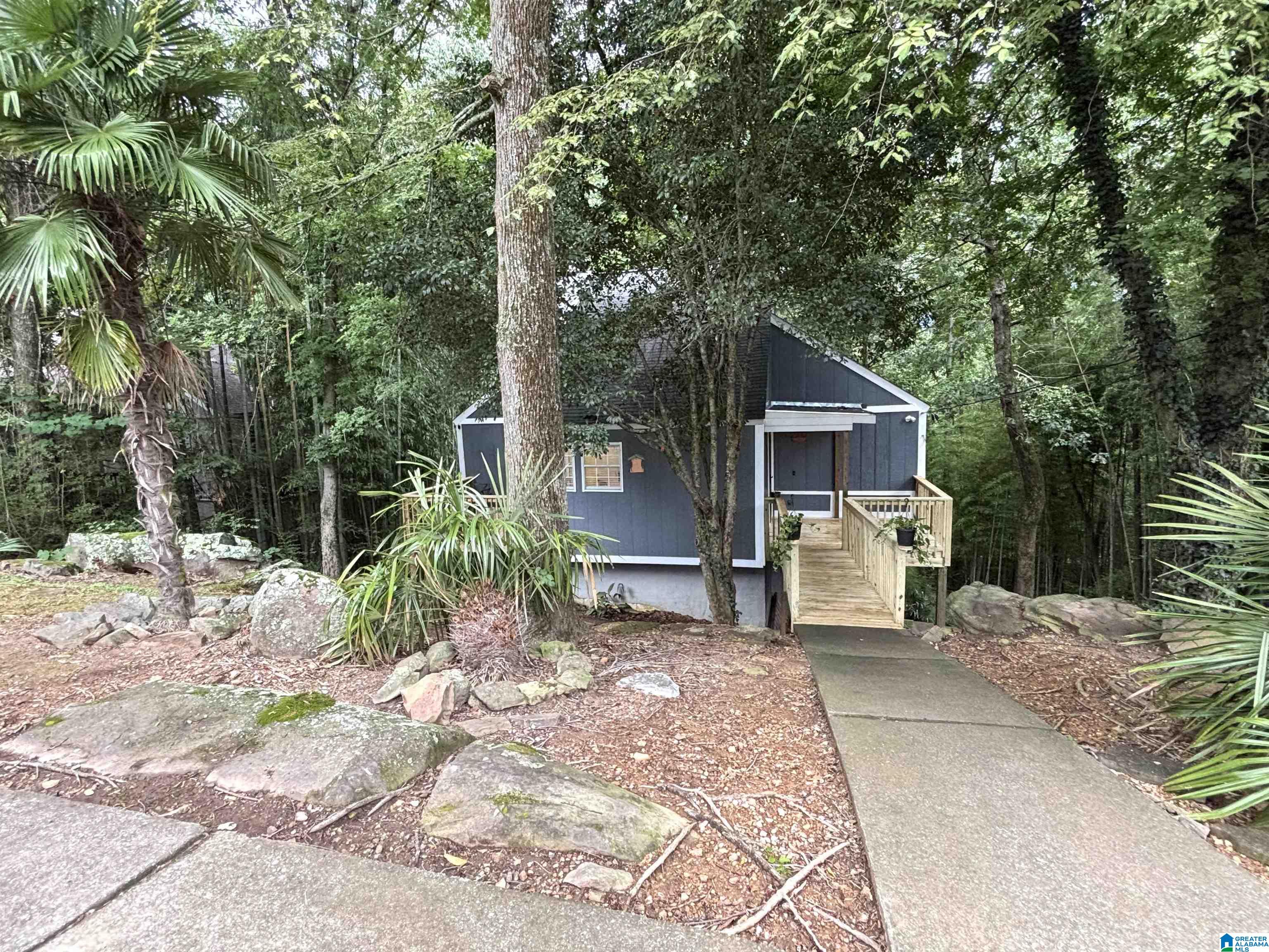 Photo 2 of Sale Pending at 2230 Mountain View Rd, Birmingham, AL 35210 | MLS# 21459848 | Listing updated on 2026-09-05