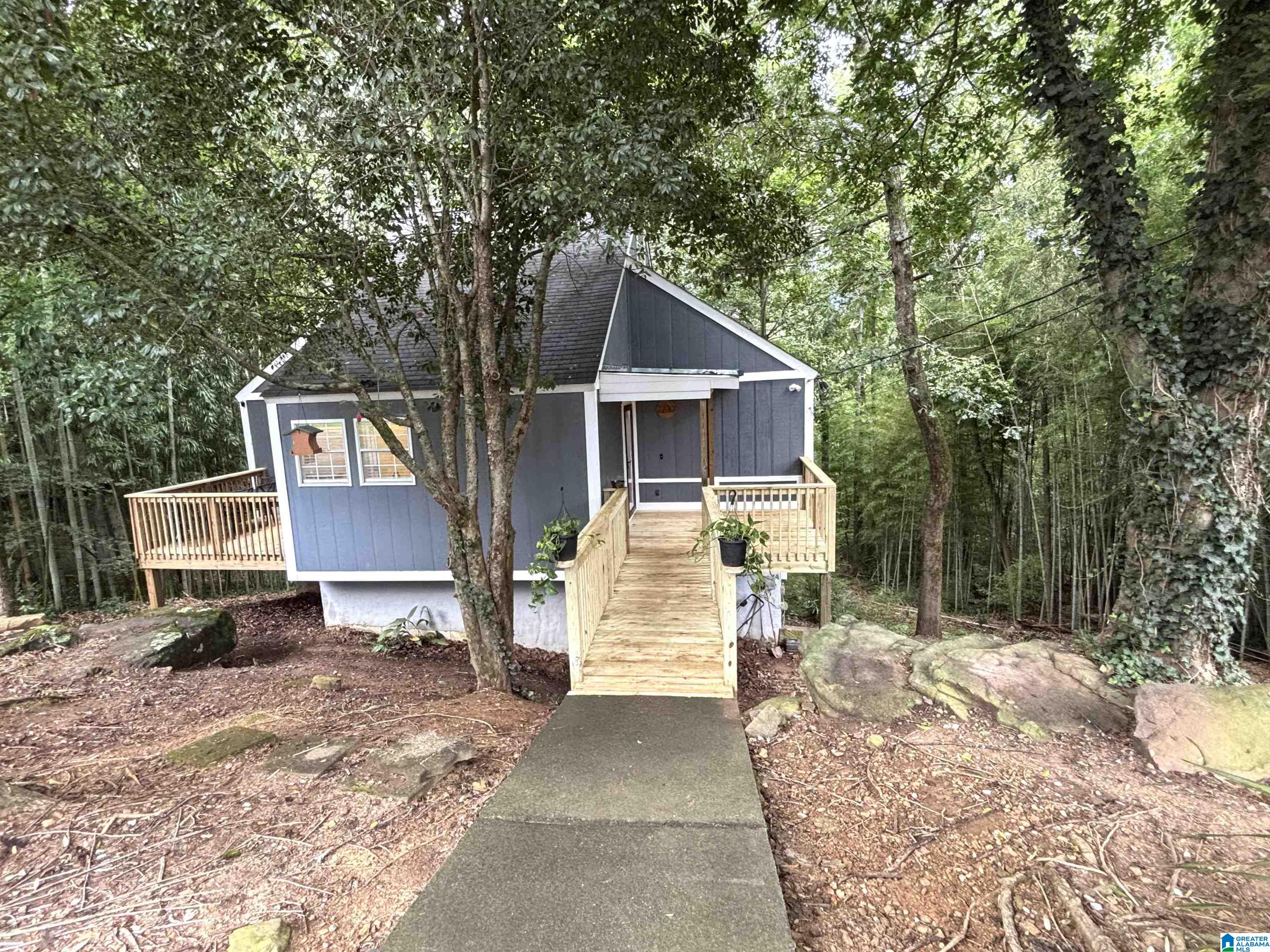 Photo 3 of Sale Pending at 2230 Mountain View Rd, Birmingham, AL 35210 | MLS# 21459848 | Listing updated on 2026-09-05