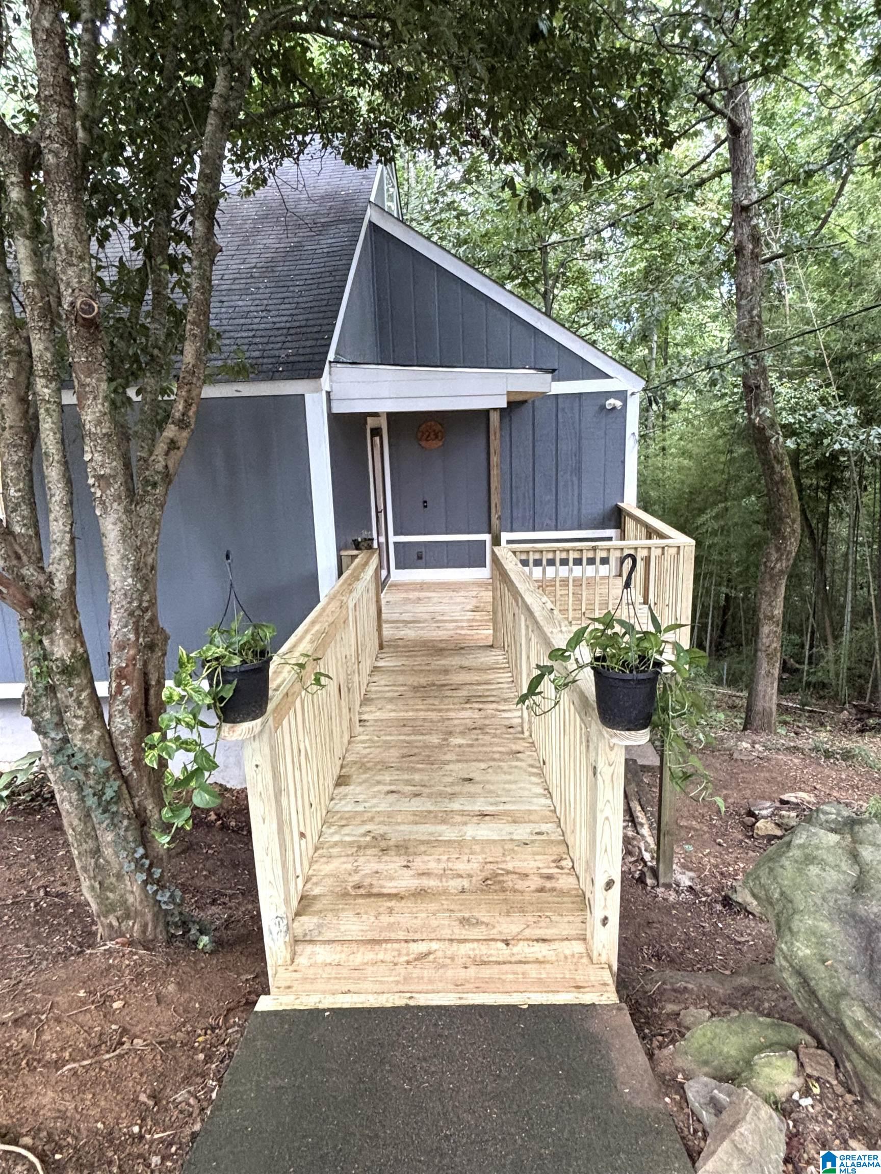 Photo 3 of Sale Pending at 2230 Mountain View Rd, Birmingham, AL 35210 | MLS# 21459848 | Listing updated on 2026-09-05