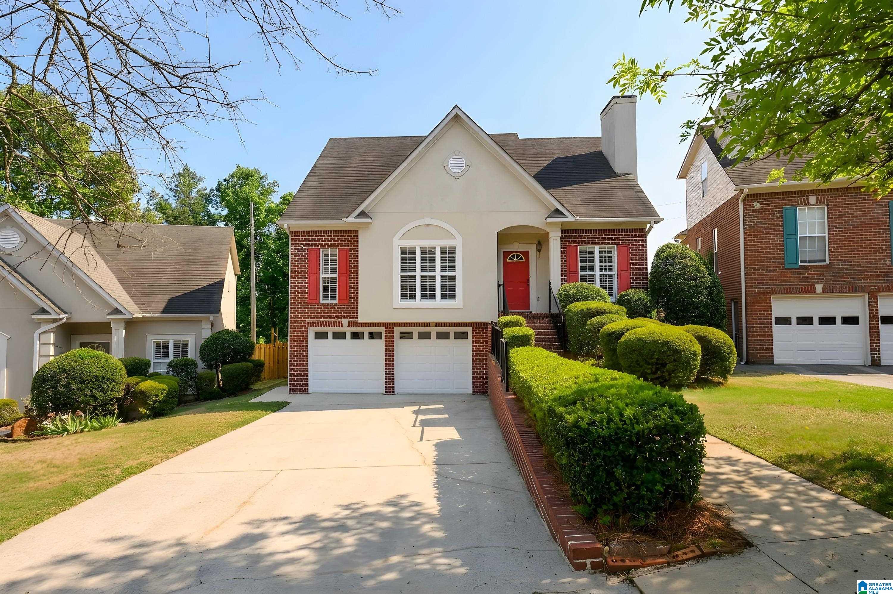 Photo 2 of Sale Pending at 3049 English Oaks Cir, Vestavia, AL 35226 | MLS# 21459937 | Listing updated on 2026-08-01
