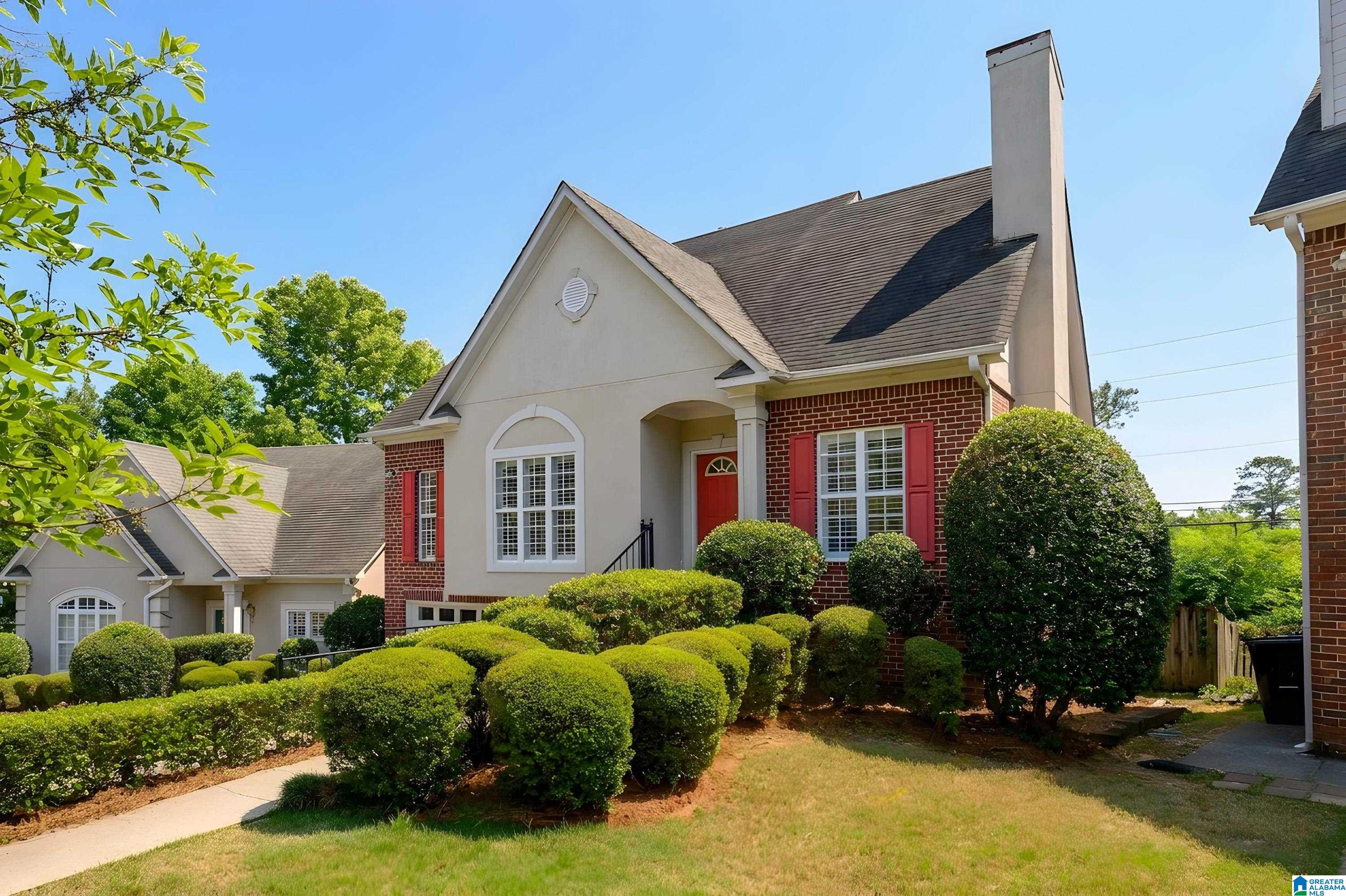 Photo 3 of Sale Pending at 3049 English Oaks Cir, Vestavia, AL 35226 | MLS# 21459937 | Listing updated on 2026-08-01