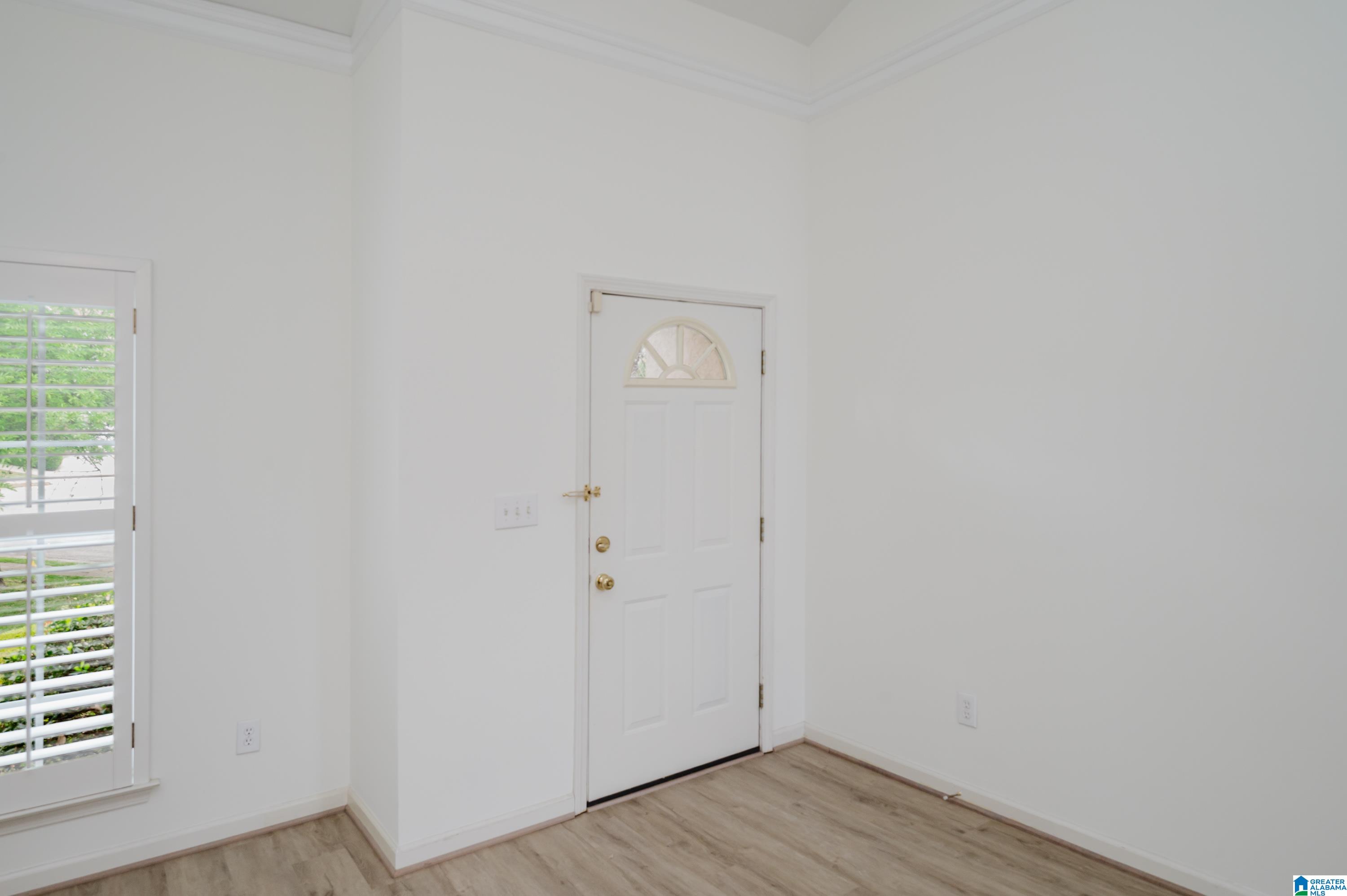 Photo 4 of Sale Pending at 3049 English Oaks Cir, Vestavia, AL 35226 | MLS# 21459937 | Listing updated on 2026-08-01