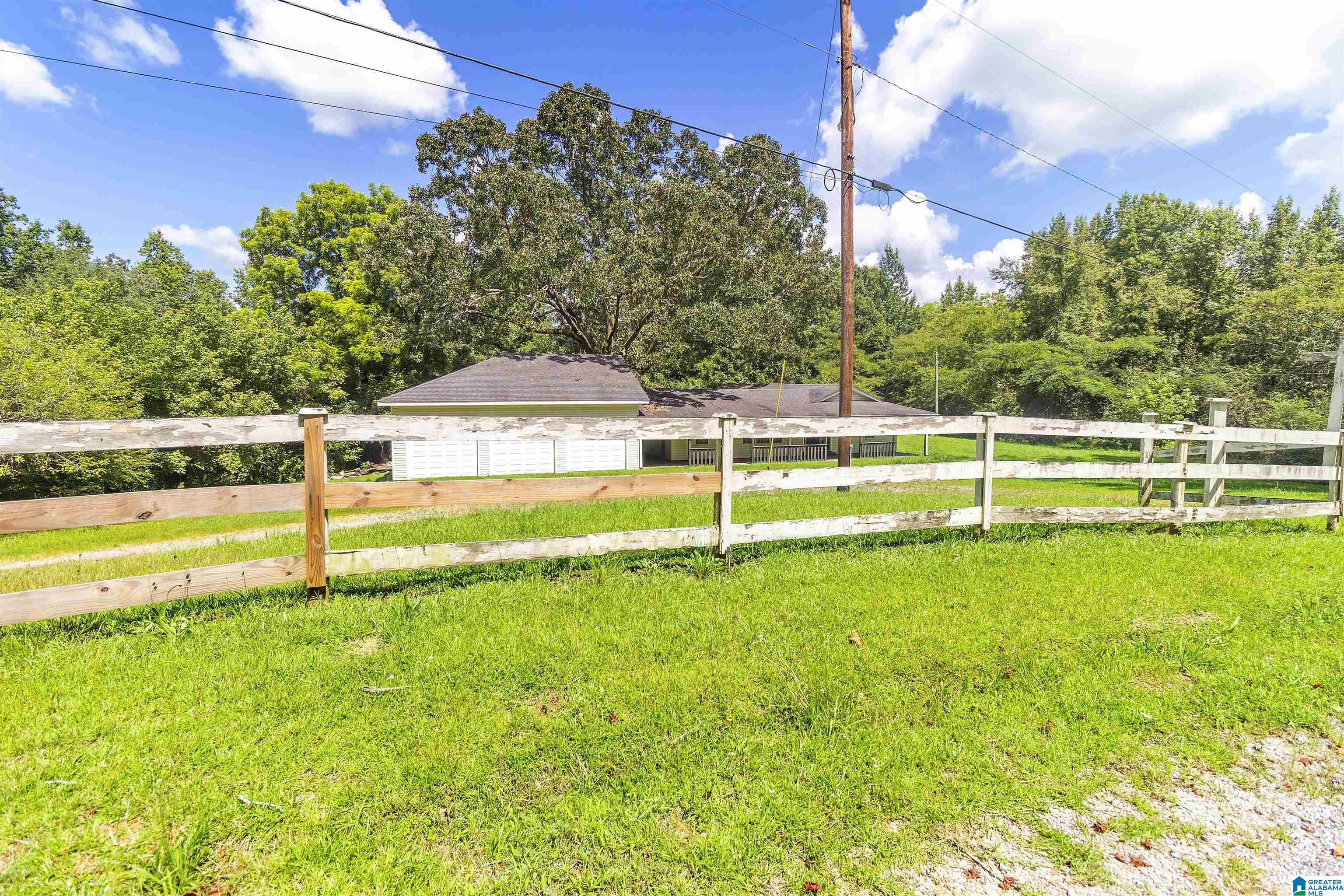 4th image of 454 Hutchens Dr, Oneonta, AL 35121 | MLS# 21459948