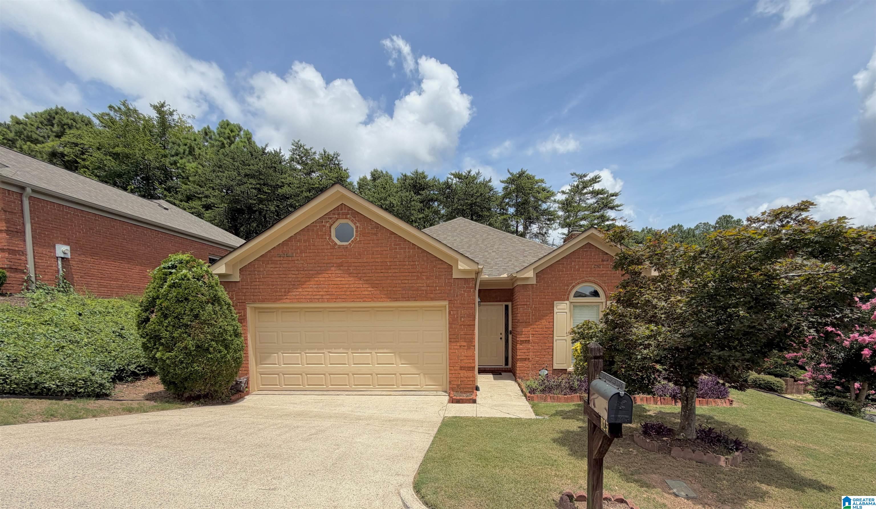 Photo 2 of Single family home for sale at 825 Rockford Ln, Birmingham, AL 35209 | MLS# 21460005 | Listing updated on 2026-09-14