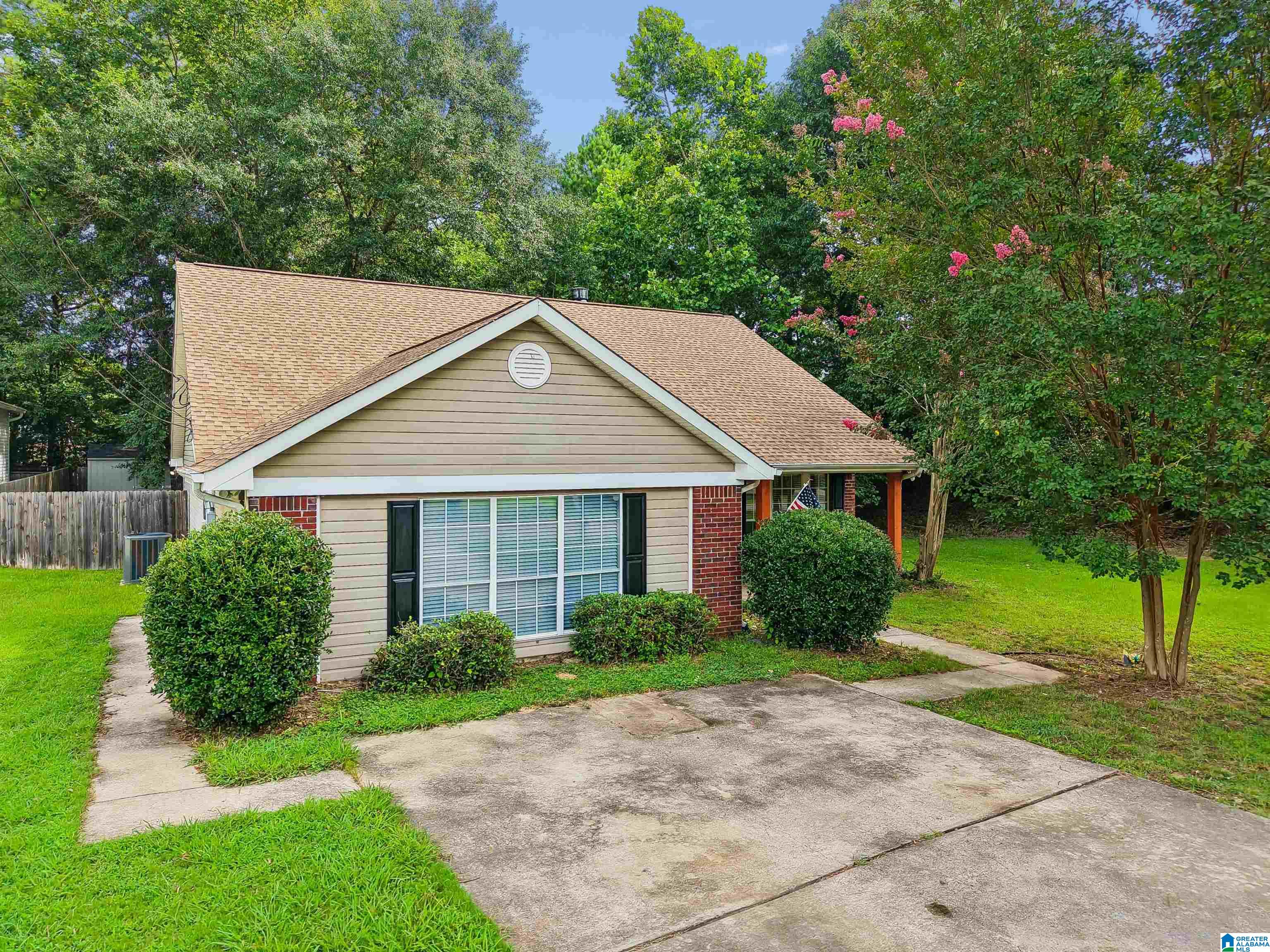 3rd image of 3027 Spruce Dr, Helena, AL 35080 | MLS# 21460013
