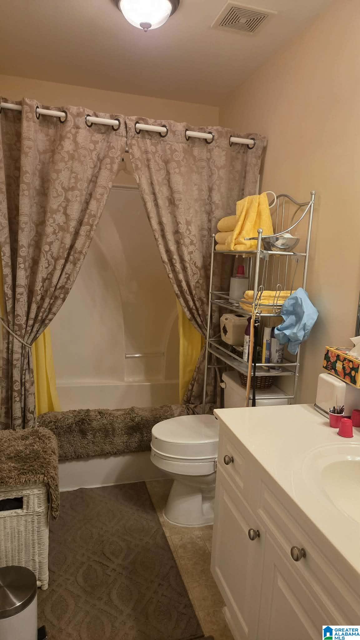 Photo 3 of Single family home for sale at 131 Hayesbury Ln, Pelham, AL 35124 | MLS# 21460016 | Listing updated on 2026-08-04
