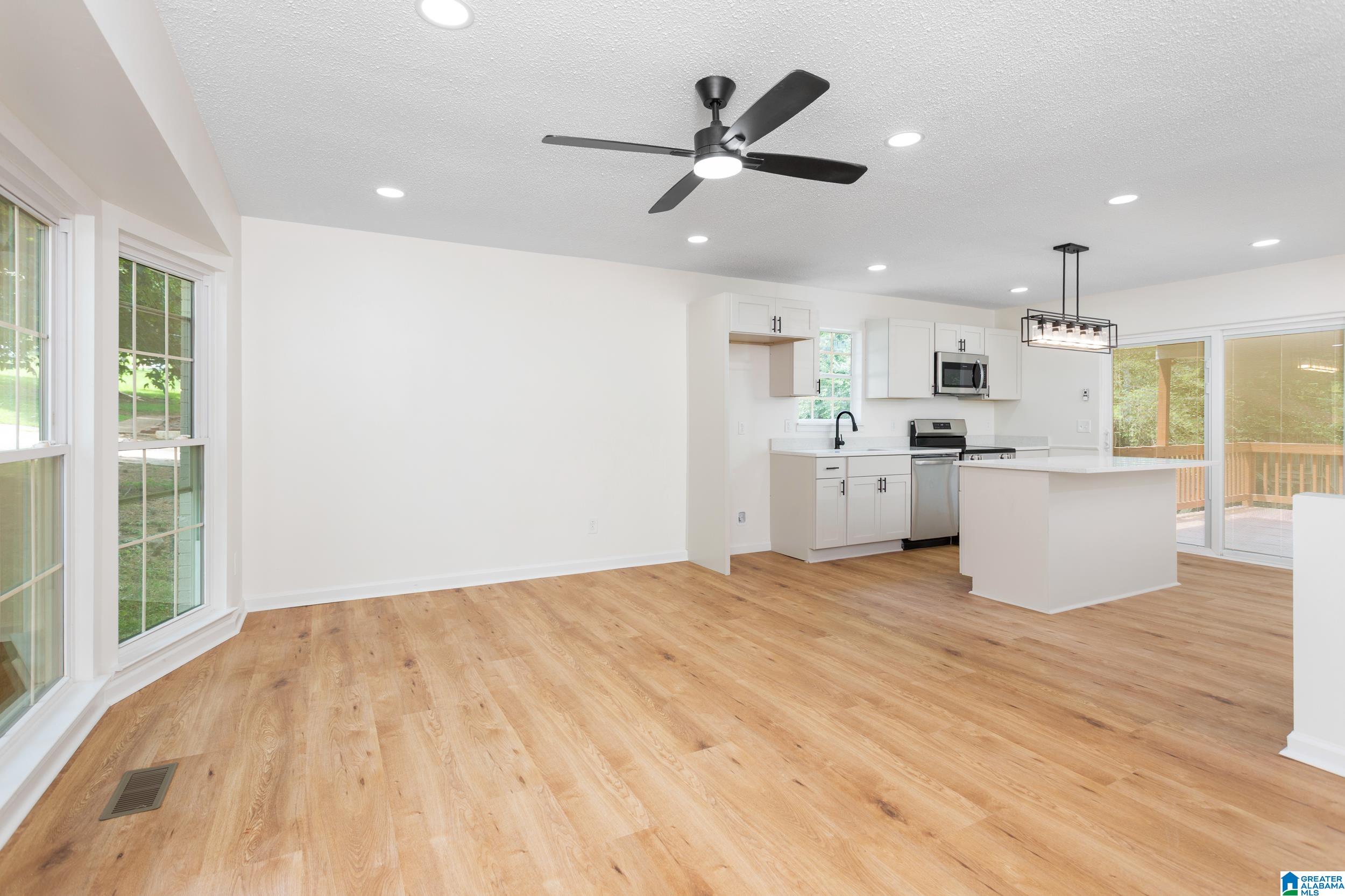 4th image of 5854 Brenda Dr, Trussville, AL 35173 | MLS# 21460053