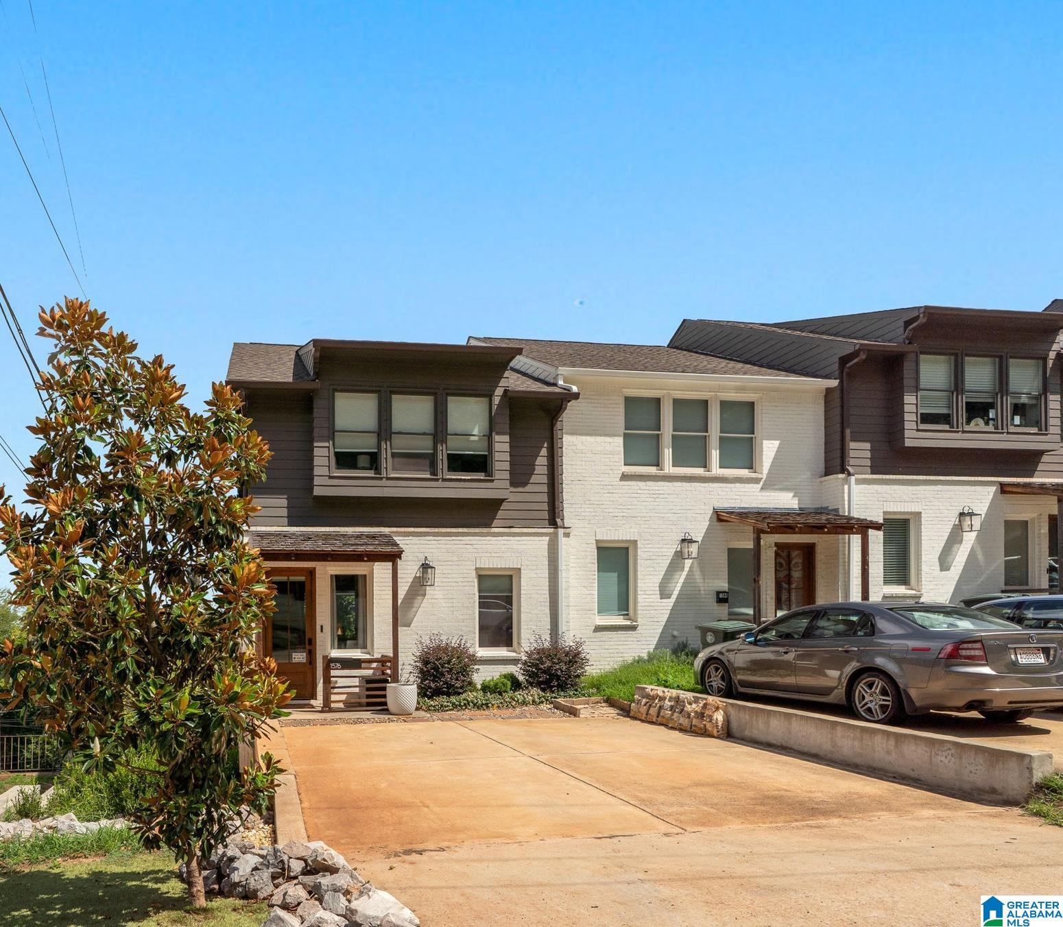Photo 2 of Townhouse for sale at 1576 16th Avenue S, Birmingham, AL 35205 | MLS# 21460085 | Listing updated on 2026-09-04