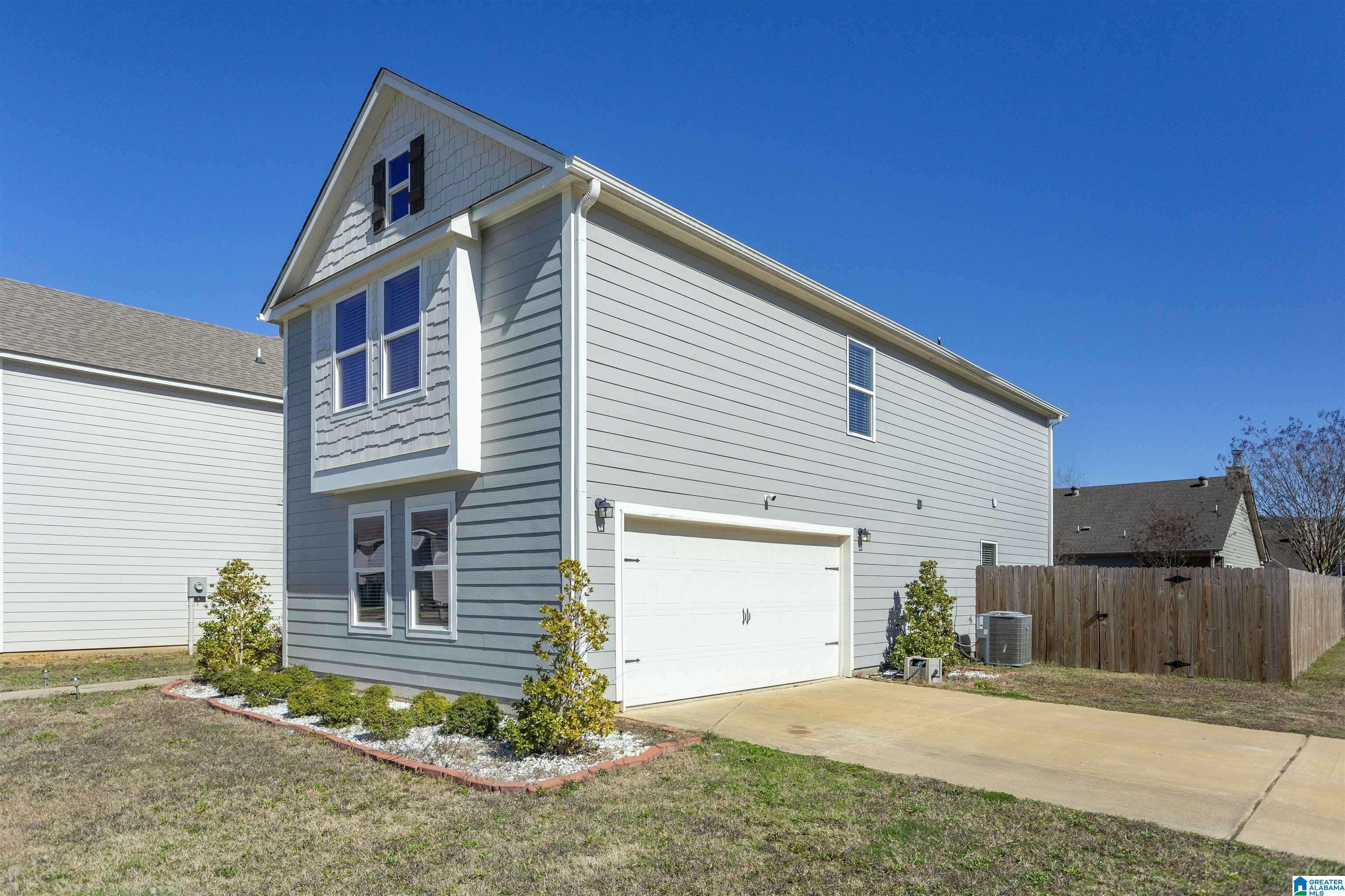Photo 1 of Single family home for sale at 1005 Hawthorn Ln, Odenville, AL 35120 | MLS# 21460112 | Listing updated on 2026-09-09
