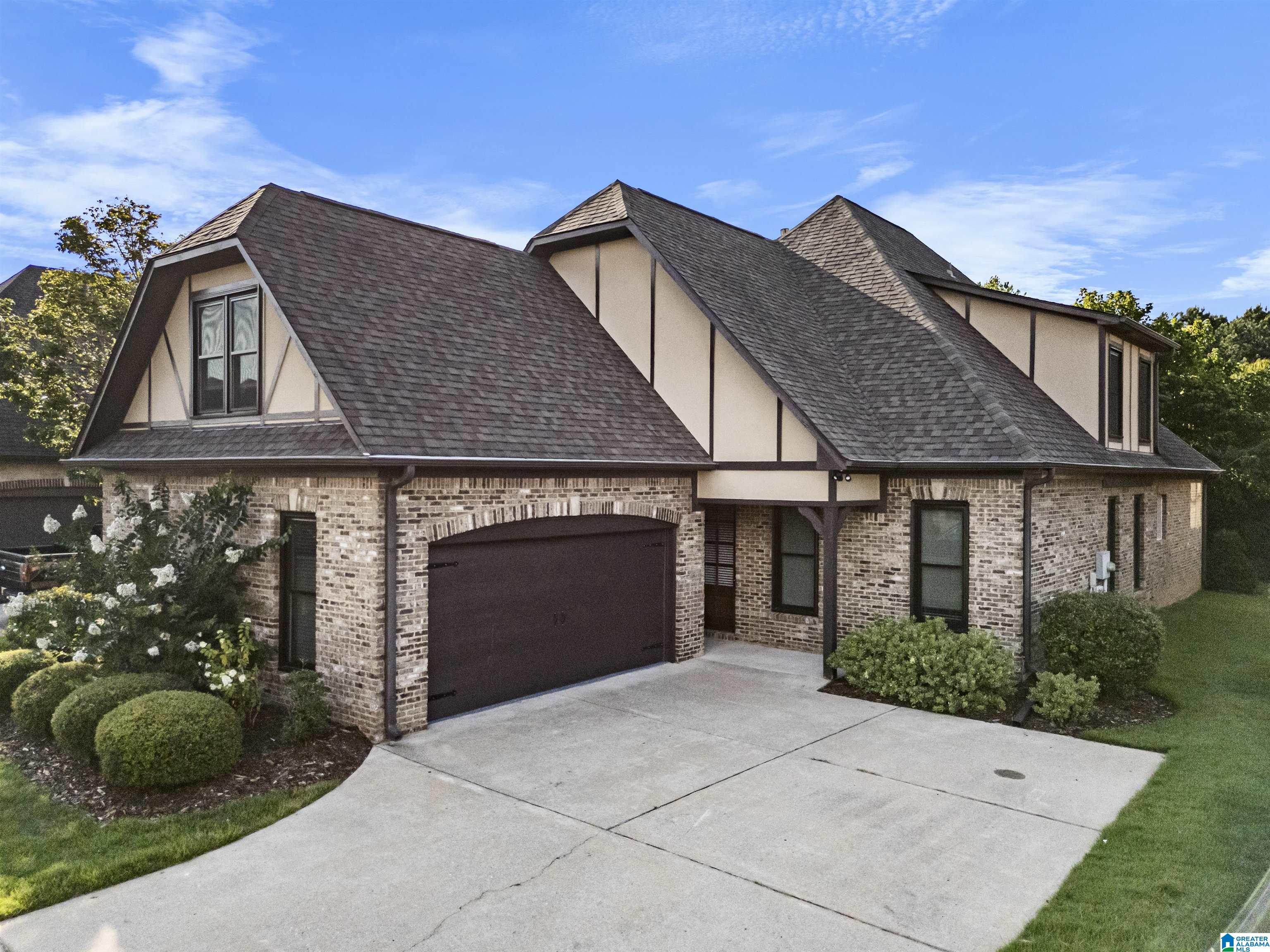 Photo 1 of Single family home for sale at 2085 Arbor Hl Pkwy, Hoover, AL 35244 | MLS# 21460146 | Listing updated on 2026-10-19