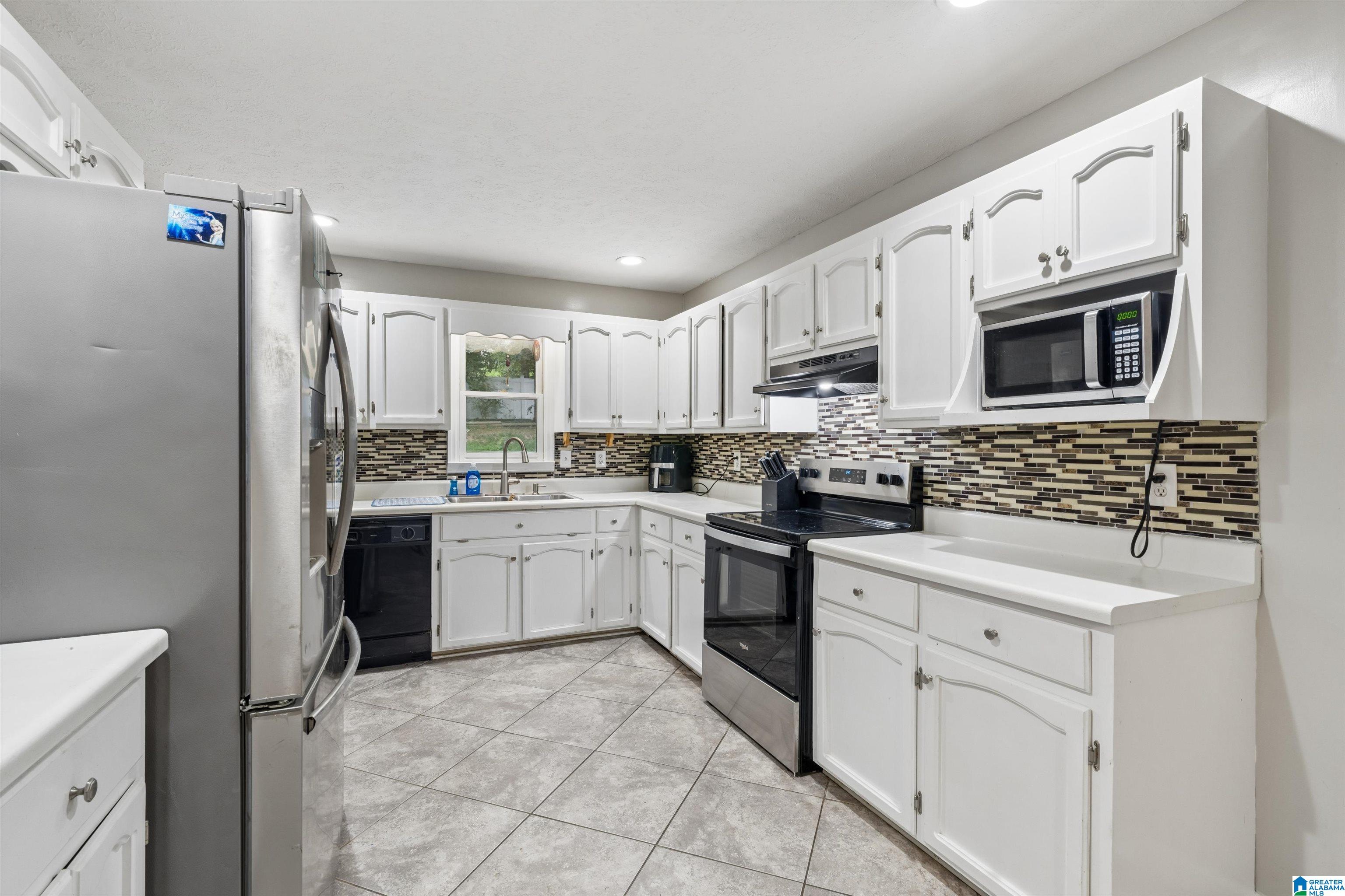 3rd image of 3215 Berkley Hills Dr W, Gadsden, AL 35907 | MLS# 21460242