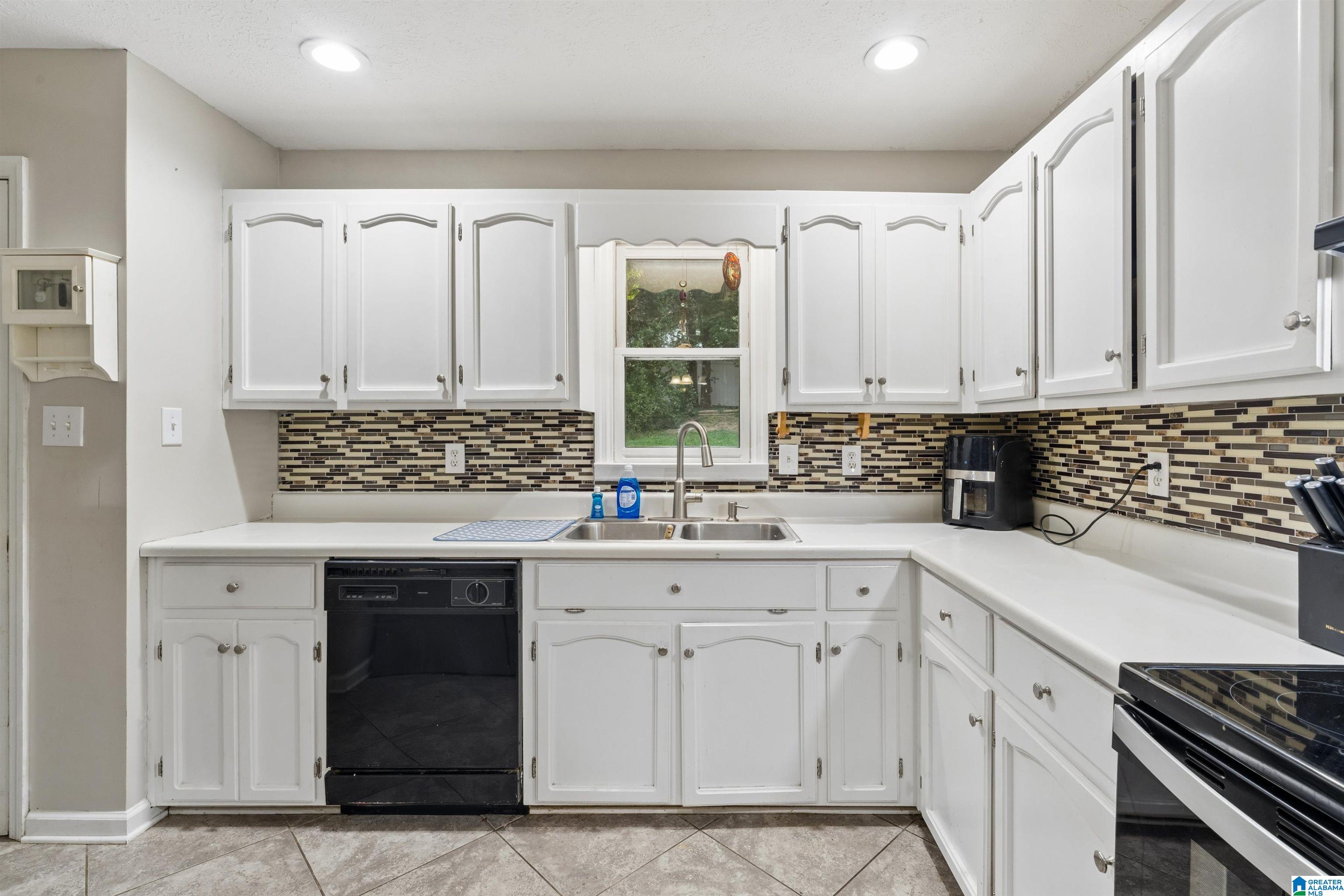 4th image of 3215 Berkley Hills Dr W, Gadsden, AL 35907 | MLS# 21460242