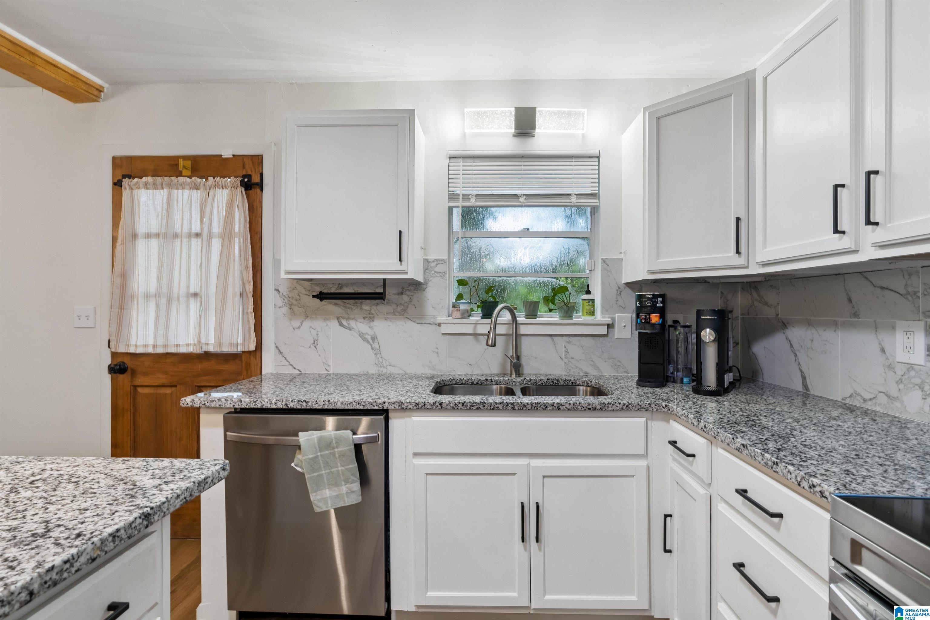 Photo 3 of Sale Pending at 509 Lynnwood Cir, Birmingham, AL 35217 | MLS# 21460248 | Listing updated on 2026-09-17