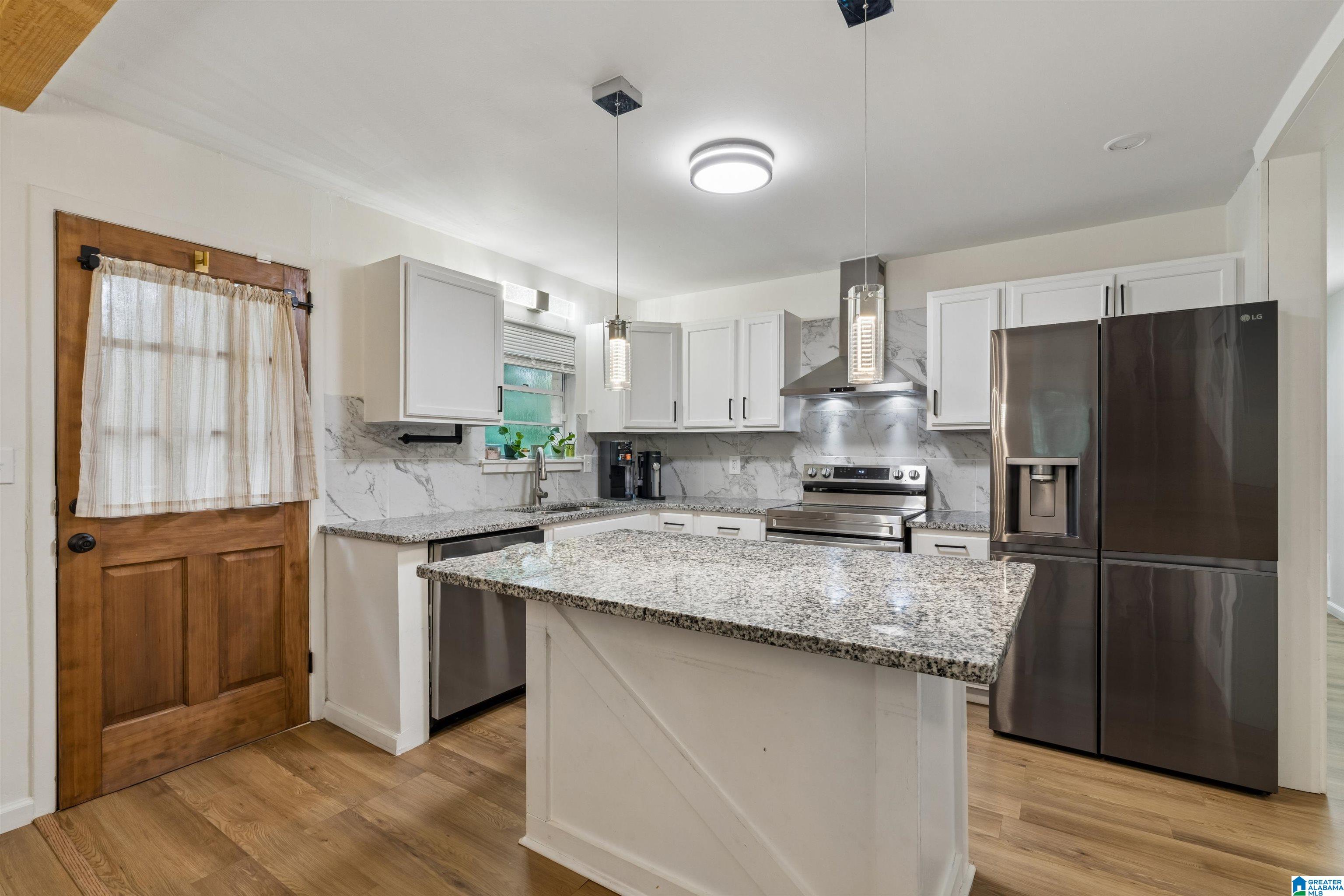 Photo 4 of Sale Pending at 509 Lynnwood Cir, Birmingham, AL 35217 | MLS# 21460248 | Listing updated on 2026-09-17