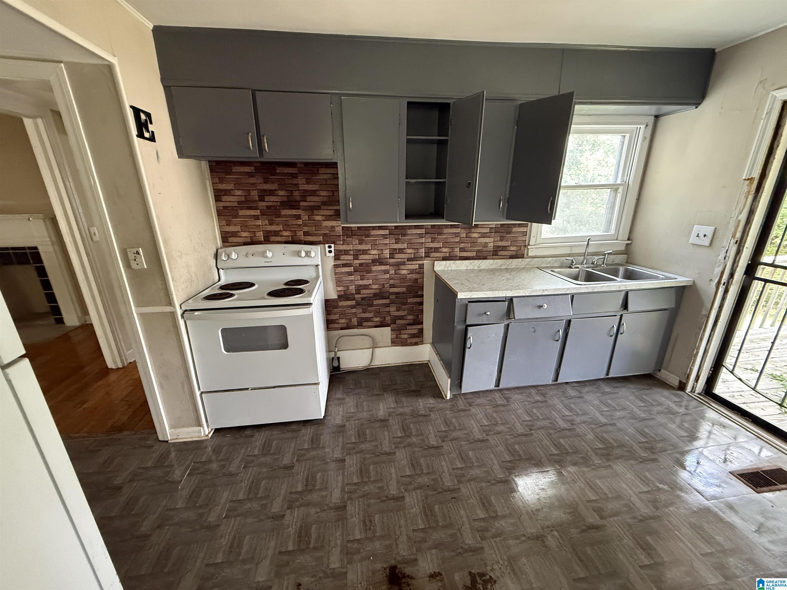 Photo 3 of Single family home for sale at 5513 Court O, Birmingham, AL 35208 | MLS# 21460271 | Listing updated on 2026-09-01