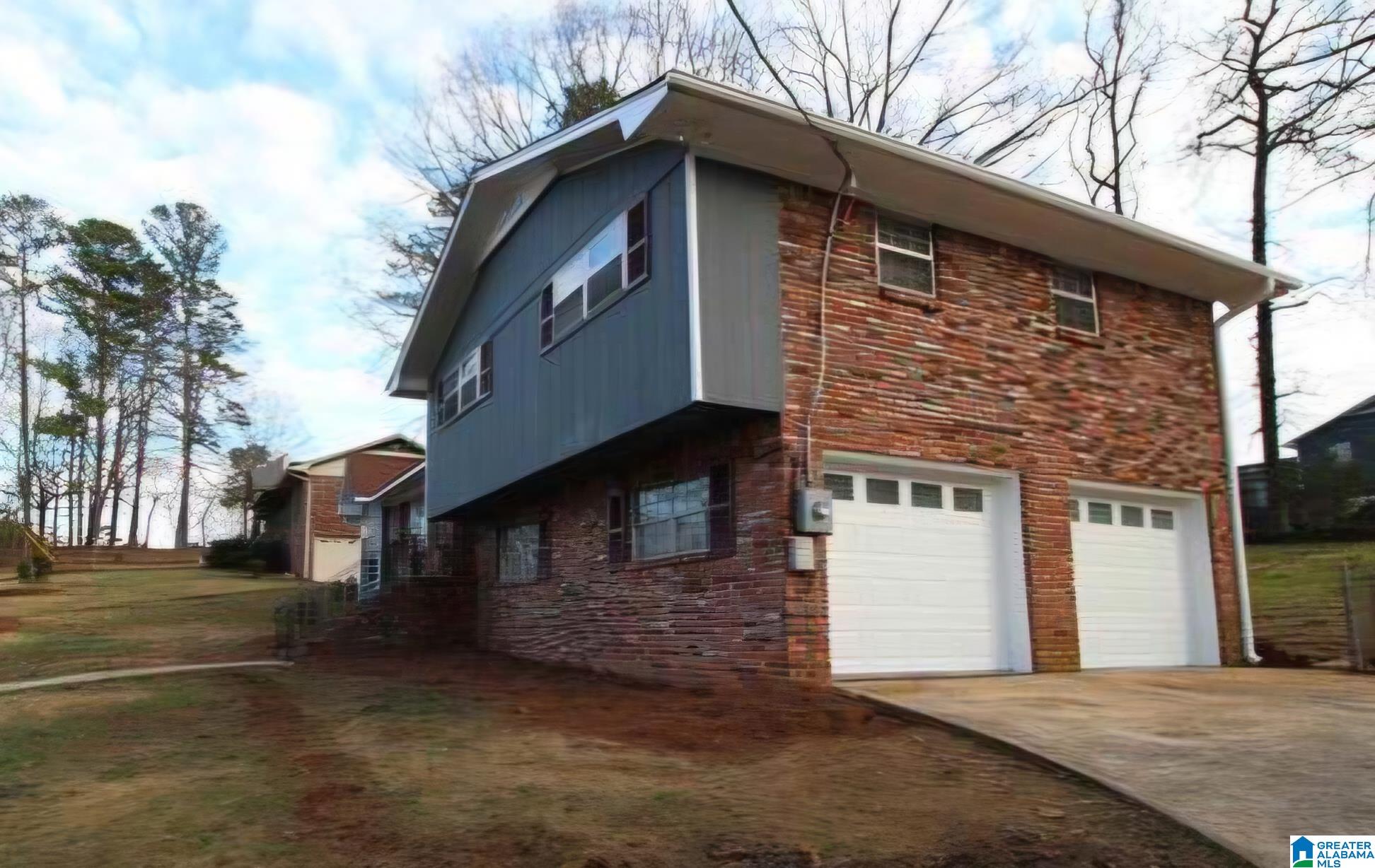 Photo 2 of Single family home for sale at 909 Nw 19th Court, Birmingham, AL 35215 | MLS# 21460290 | Listing updated on 2026-07-29