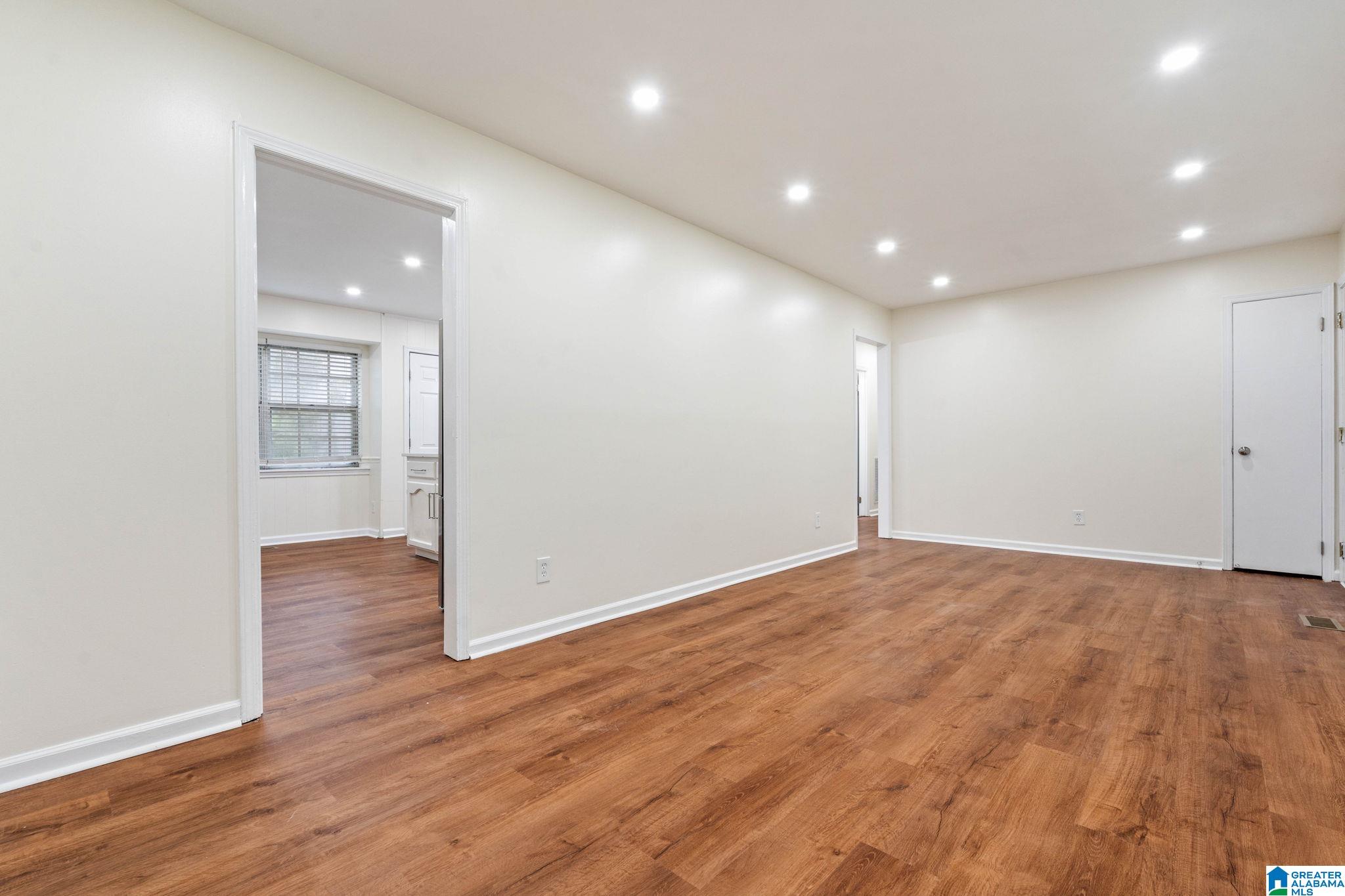 3rd image of 1327 Ridgewood Dr, Moody, AL 35004 | MLS# 21460317