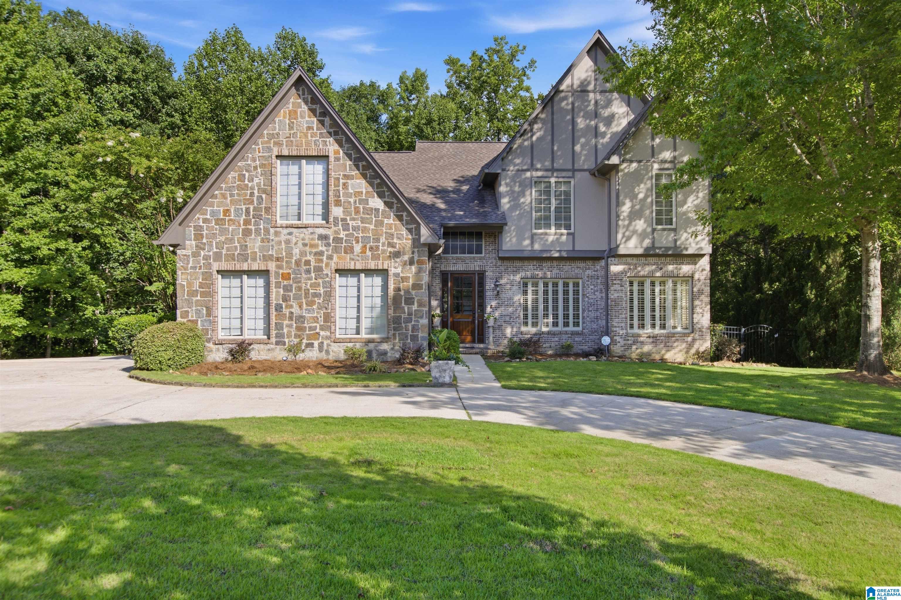 Photo 1 of Single family home for sale at 804 Ballantrae Pkwy, Pelham, AL 35124 | MLS# 21460363 | Listing updated on 2026-08-31