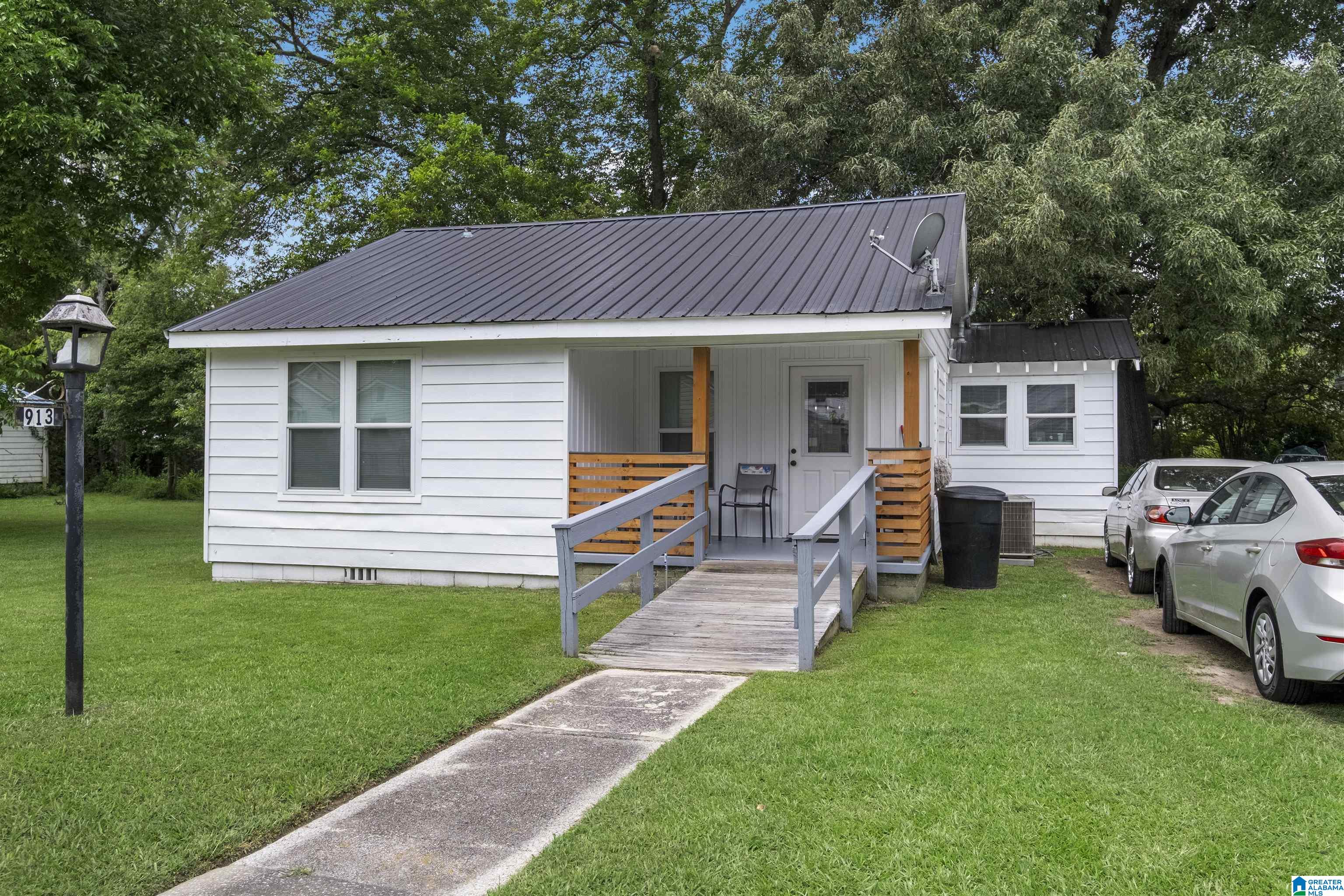 1st image of 913 Virginia Avenue, Gadsden, AL 35903 | MLS# 21460436