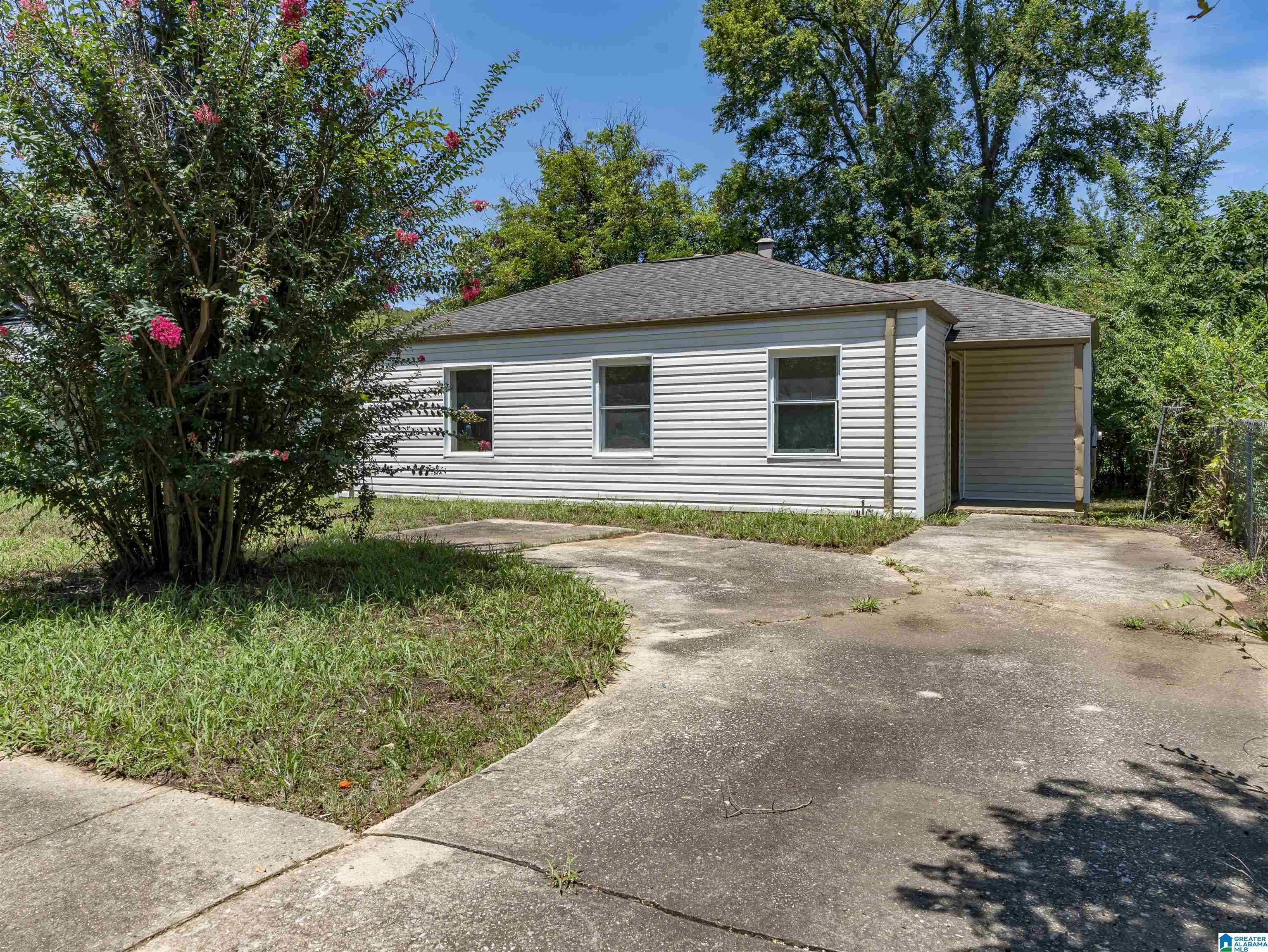 Photo 1 of Sale Pending at 1860 Woodland Ave Sw, Birmingham, AL 35211 | MLS# 21460448 | Listing updated on 2026-09-05