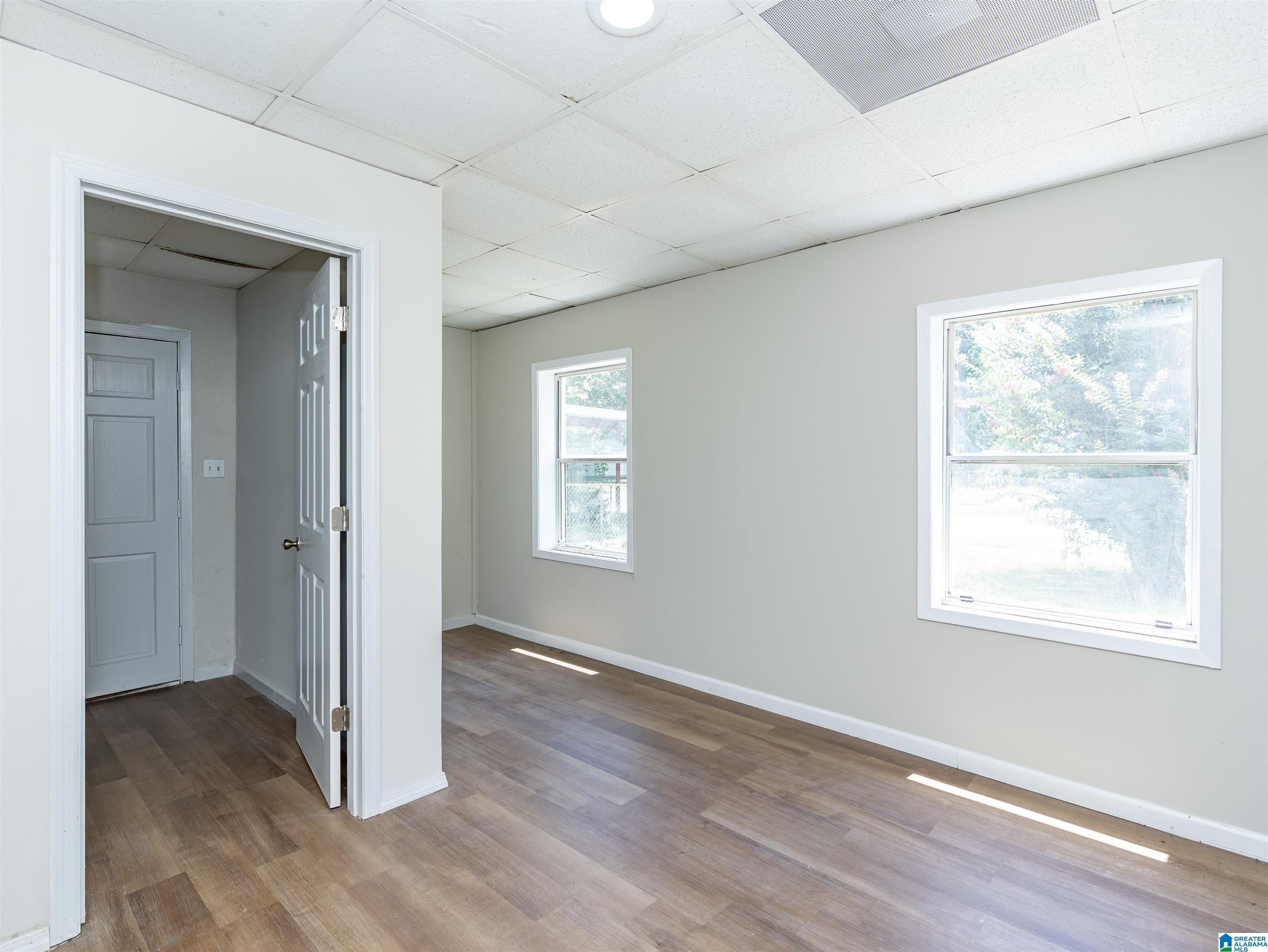 Photo 4 of Sale Pending at 1860 Woodland Ave SW, Birmingham, AL 35211 | MLS# 21460448 | Listing updated on 2026-09-05