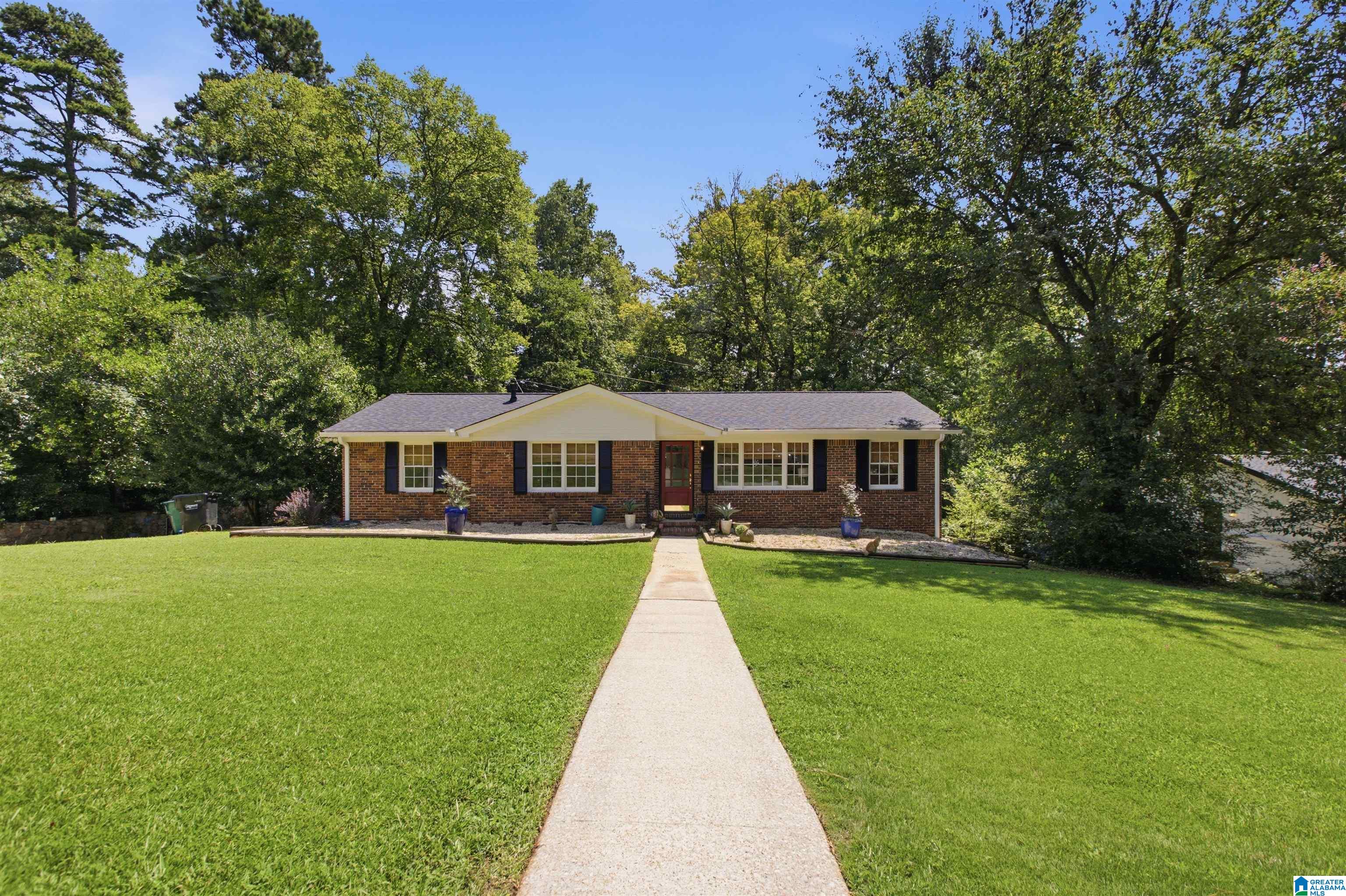 3rd image of 2625 Southview Pl, Vestavia Hills, AL 35216 | MLS# 21460502