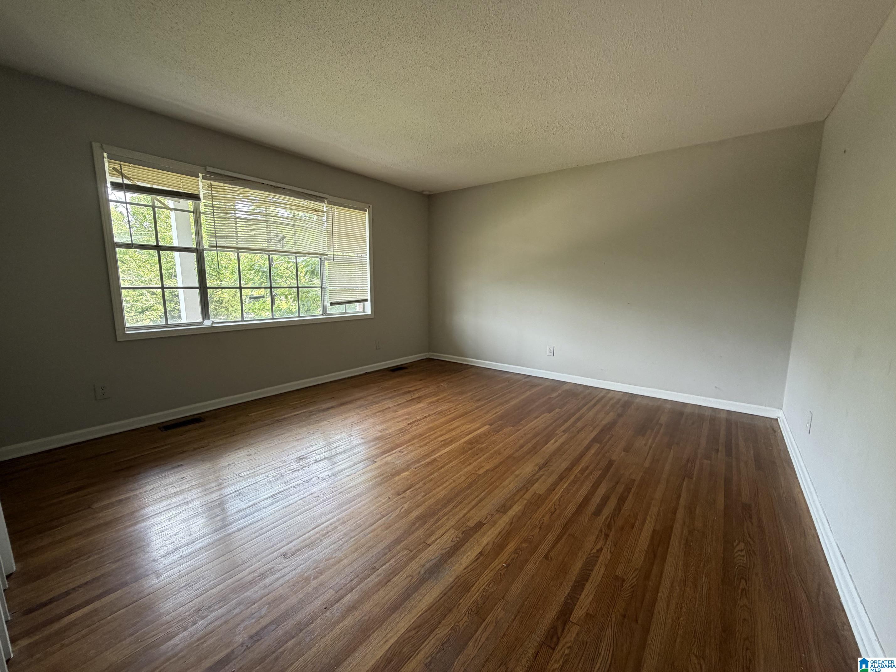 Photo 3 of Sale Pending at 2606 Rainier Dr NE, Birmingham, AL 35215 | MLS# 21460508 | Listing updated on 2026-09-11