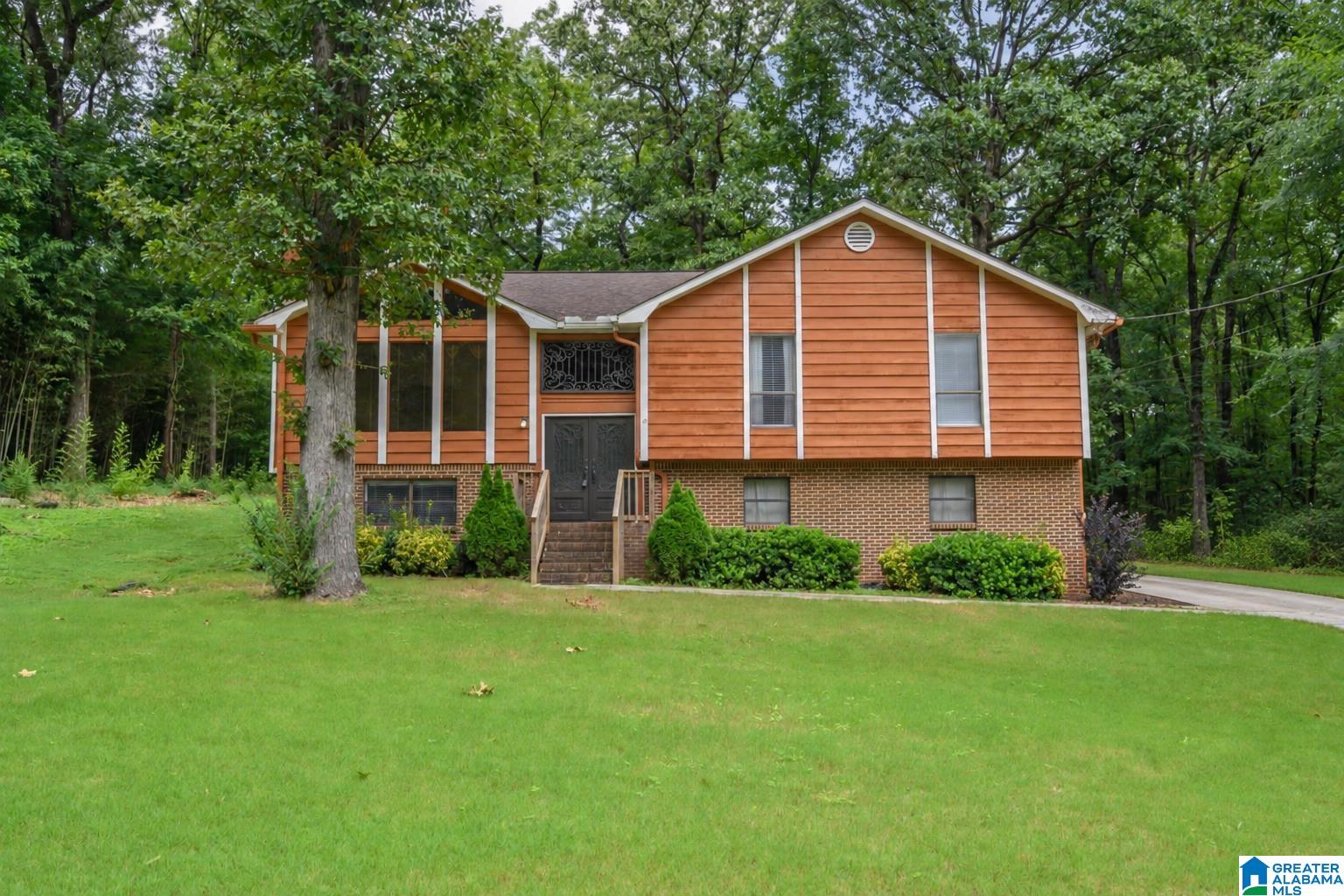Photo 1 of Single family home for sale at 2025 Diane Ln, Alabaster, AL 35007 | MLS# 21460575 | Listing updated on 2026-09-19