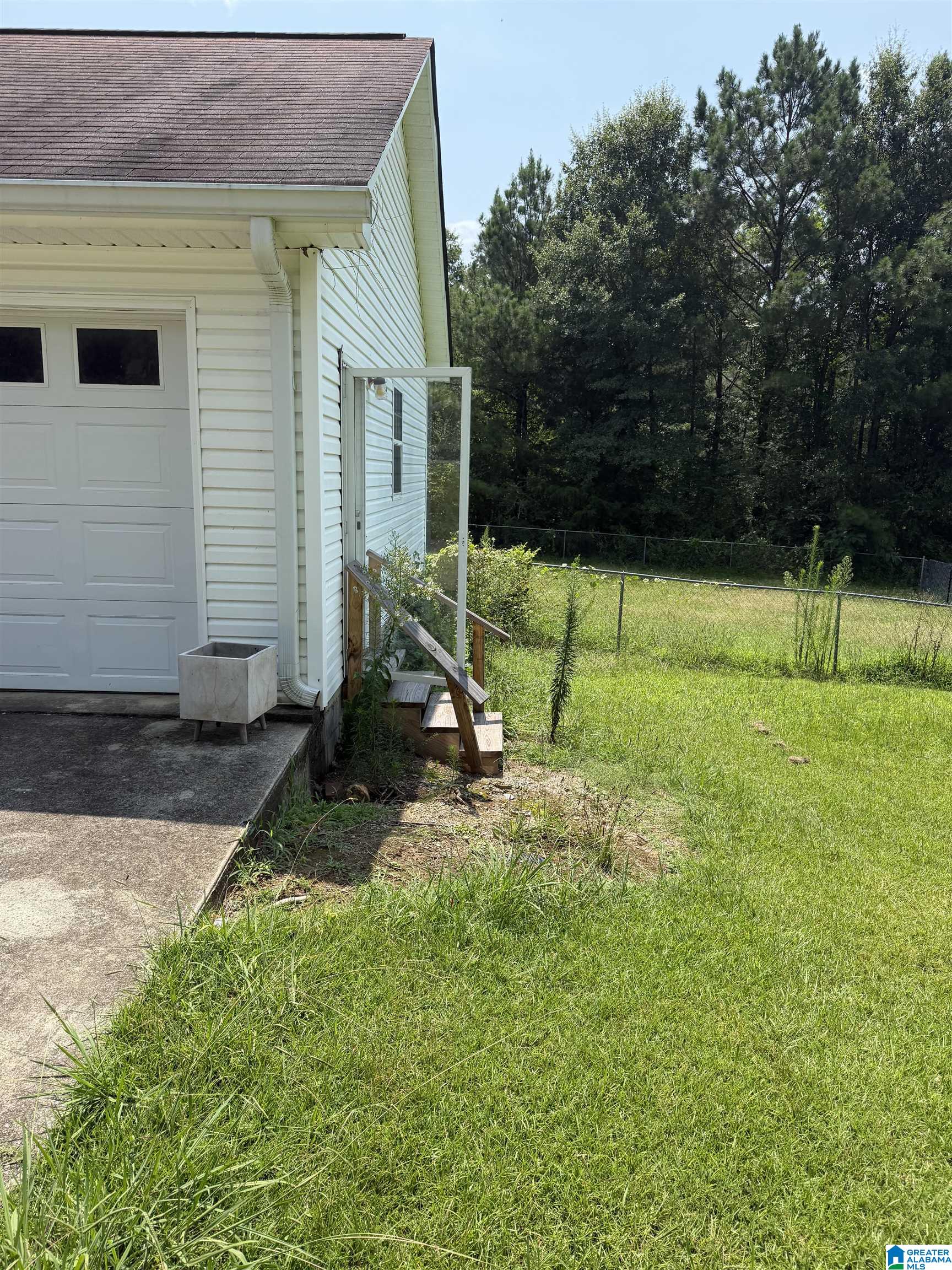 2nd image of 215 Tidwell Dr, Oneonta, AL 35121 | MLS# 21460647