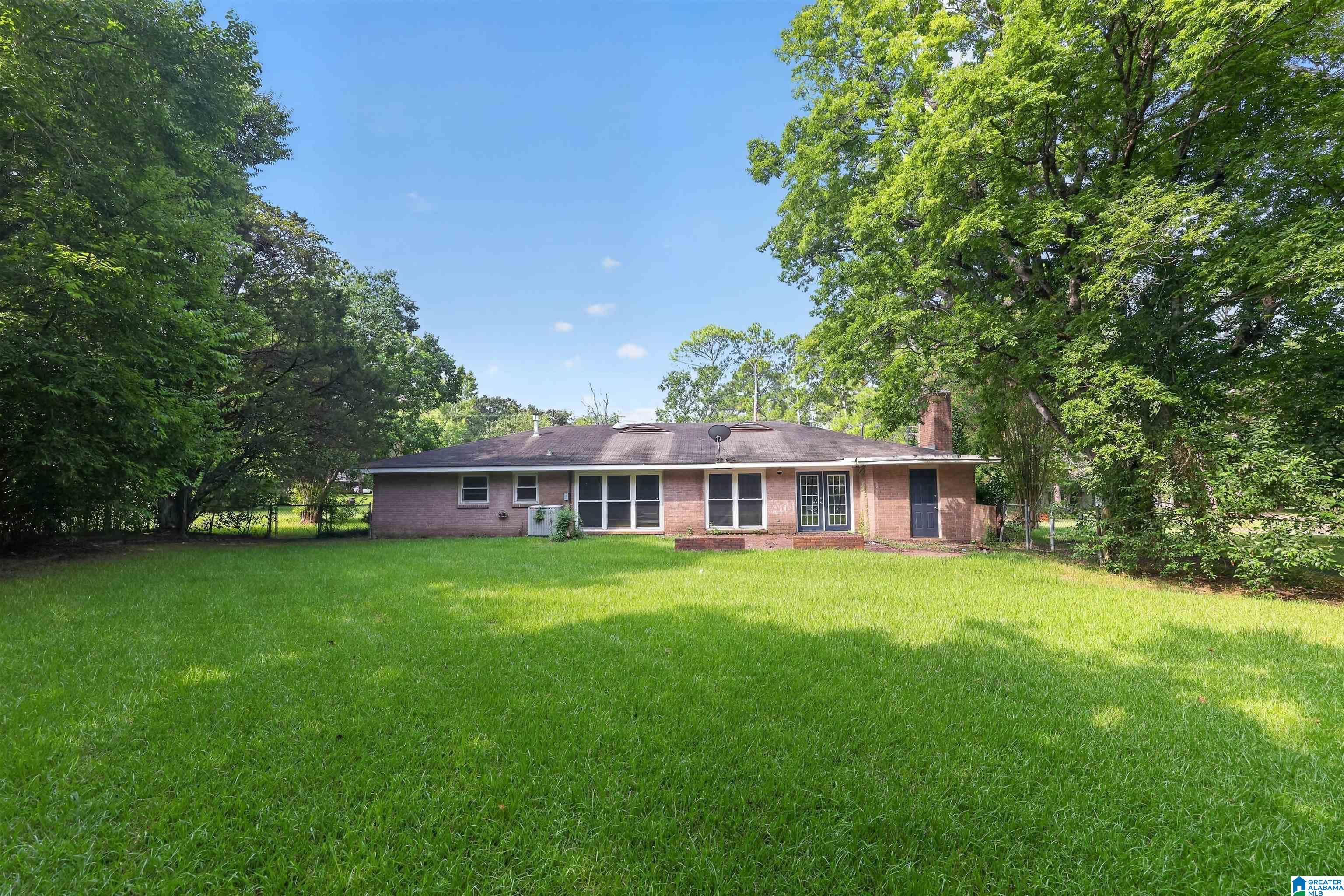 Photo 3 of Single family home for sale at 2733 Hermitage Dr, Montgomery, AL 36111 | MLS# 21460709 | Listing updated on 2026-09-10