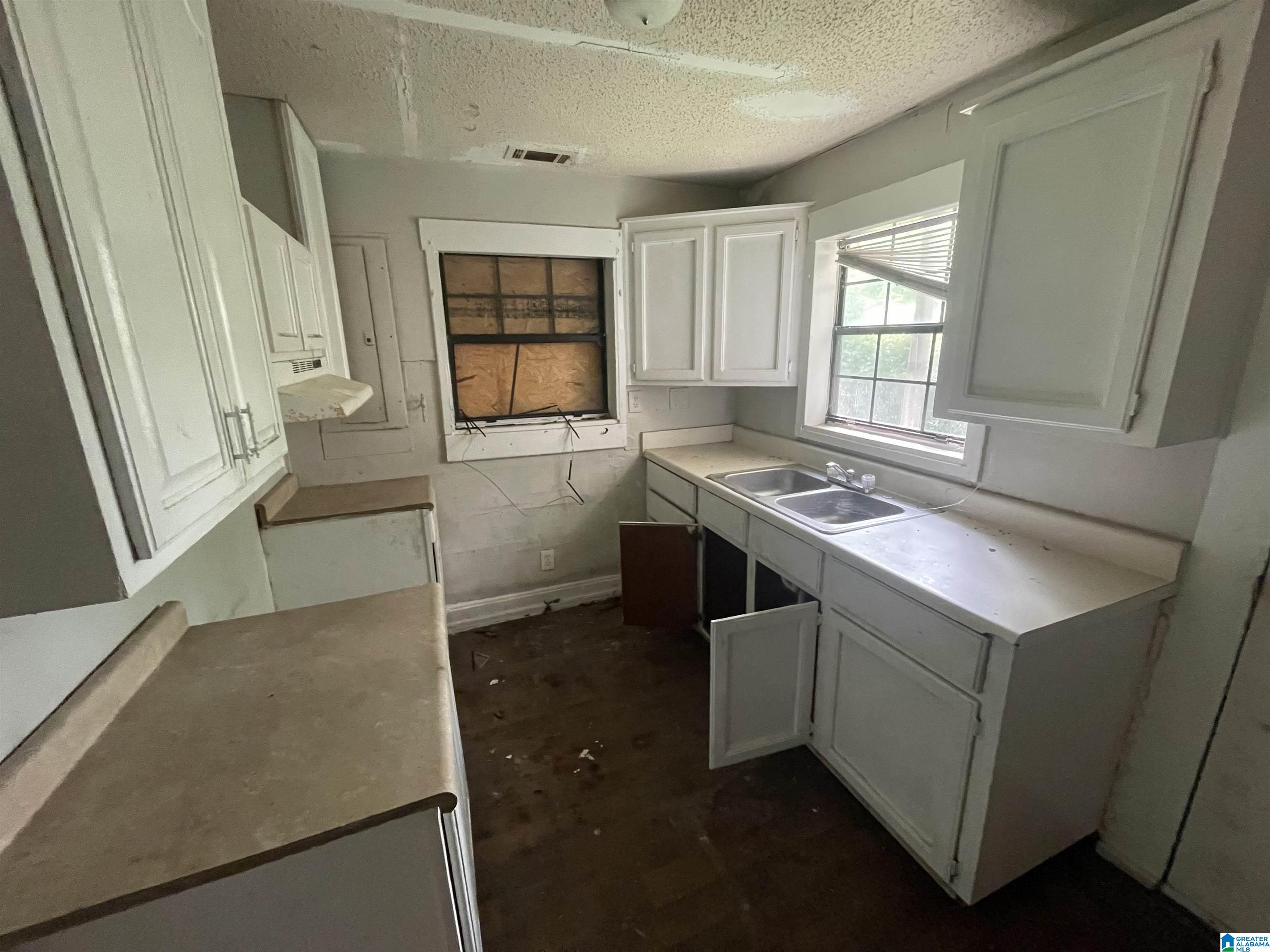 Photo 3 of Single family home for sale at 1202 15th Street, Birmingham, AL 35228 | MLS# 21460757 | Listing updated on 2026-08-28