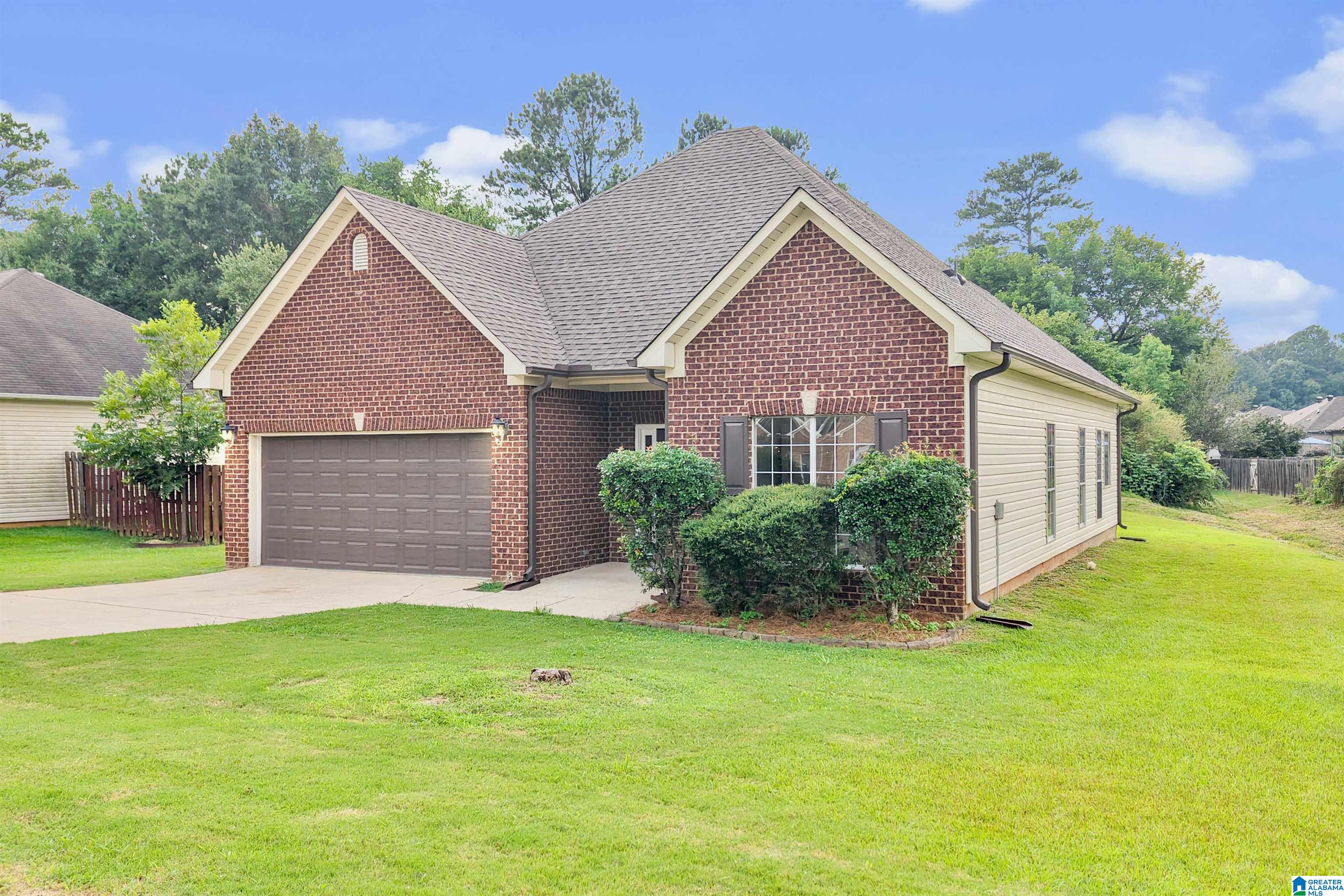 3rd image of 304 Park Village Dr, Alabaster, AL 35007 | MLS# 21460831