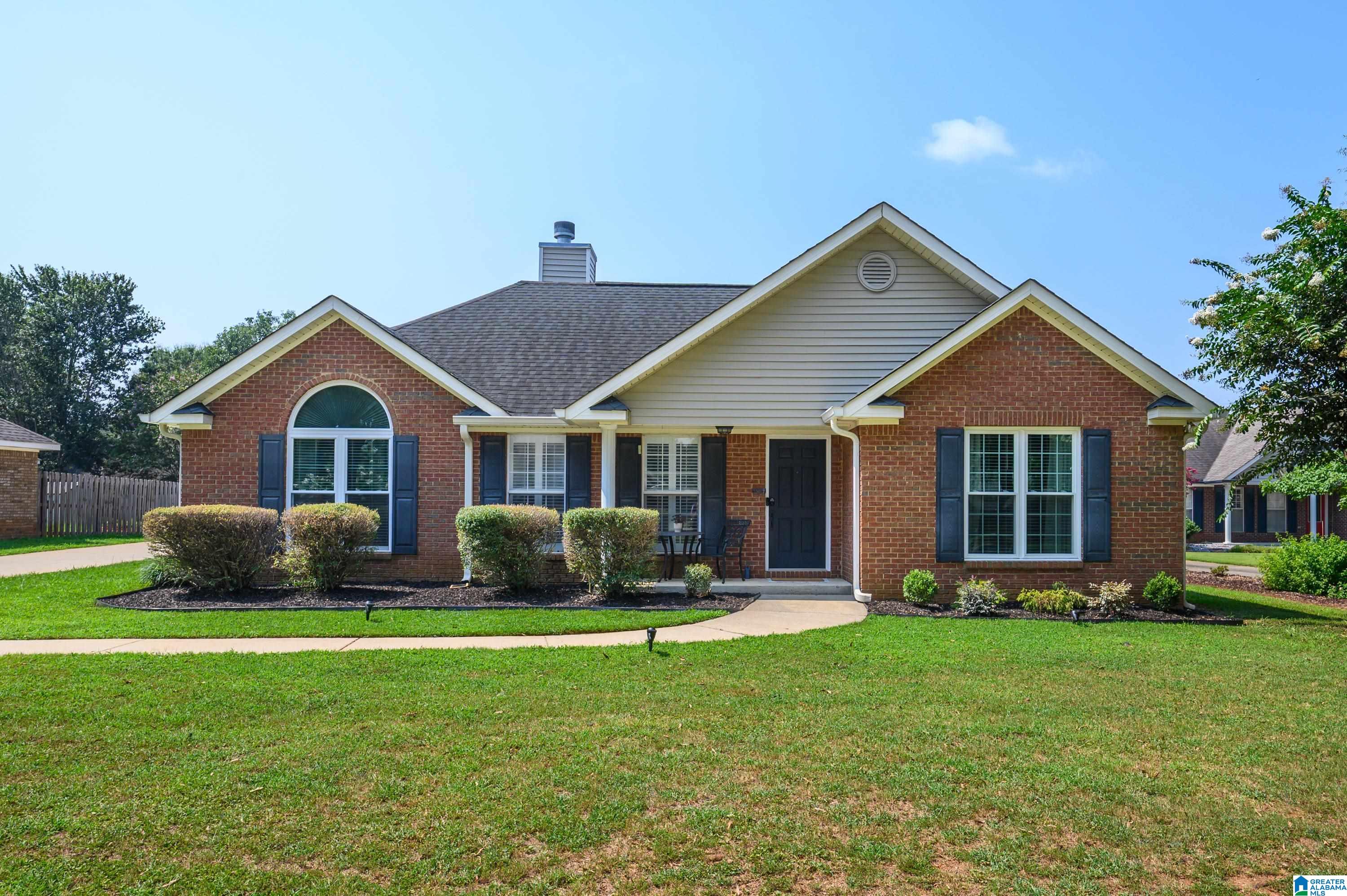 1st image of 114 Horseshoe Circle, Alabaster, AL 35007 | MLS# 21460916