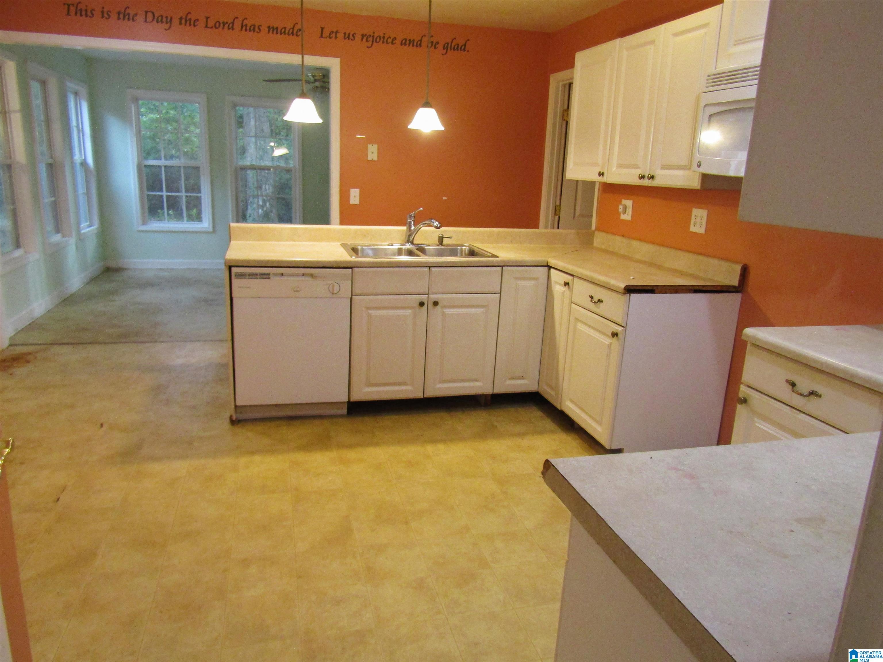 4th image of 1352 Golden Forest Dr, Bessemer, AL 35022 | MLS# 21460932