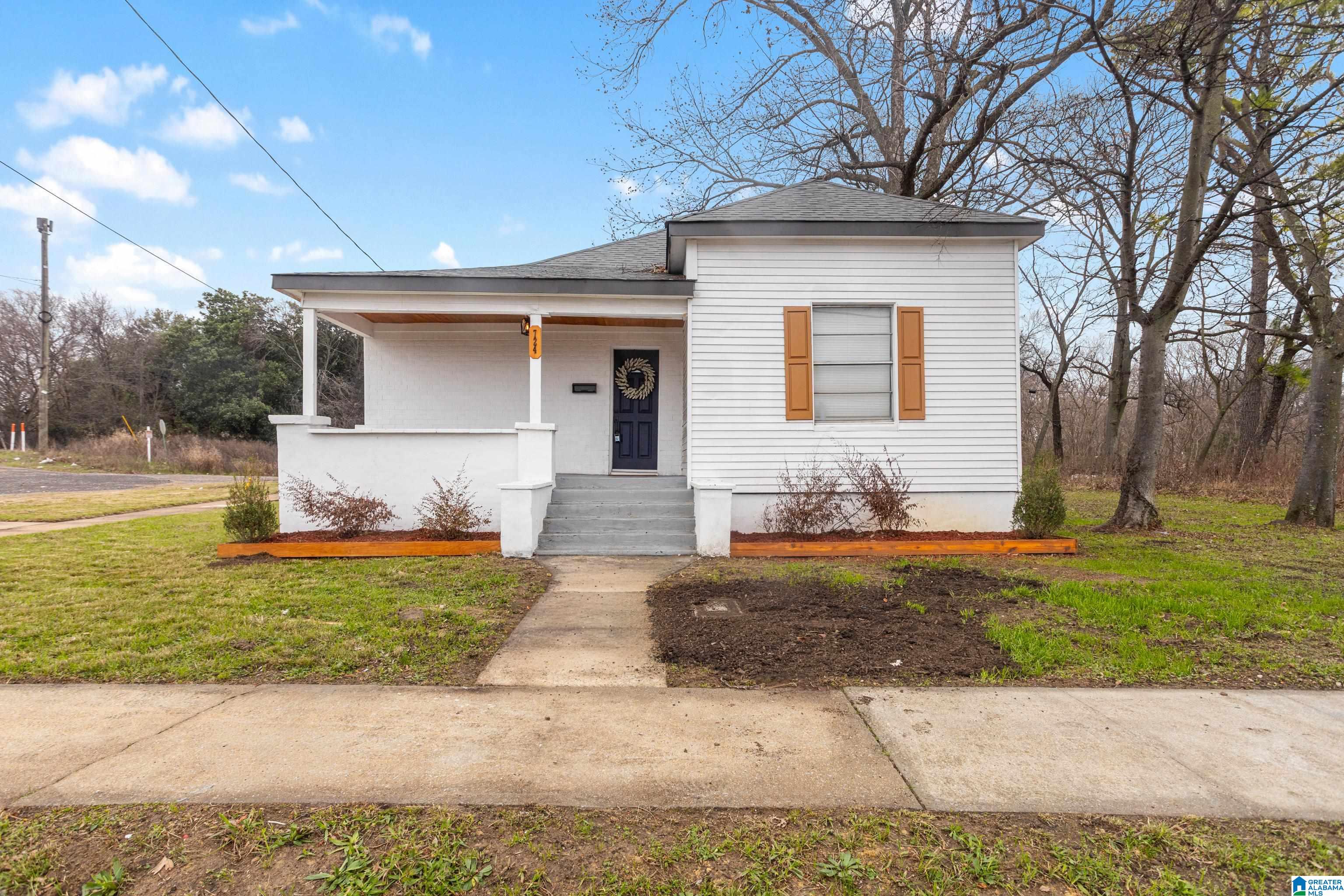 Photo 1 of Sale Pending at 724 39th Street N, Birmingham, AL 35222 | MLS# 21461037 | Listing updated on 2026-09-05