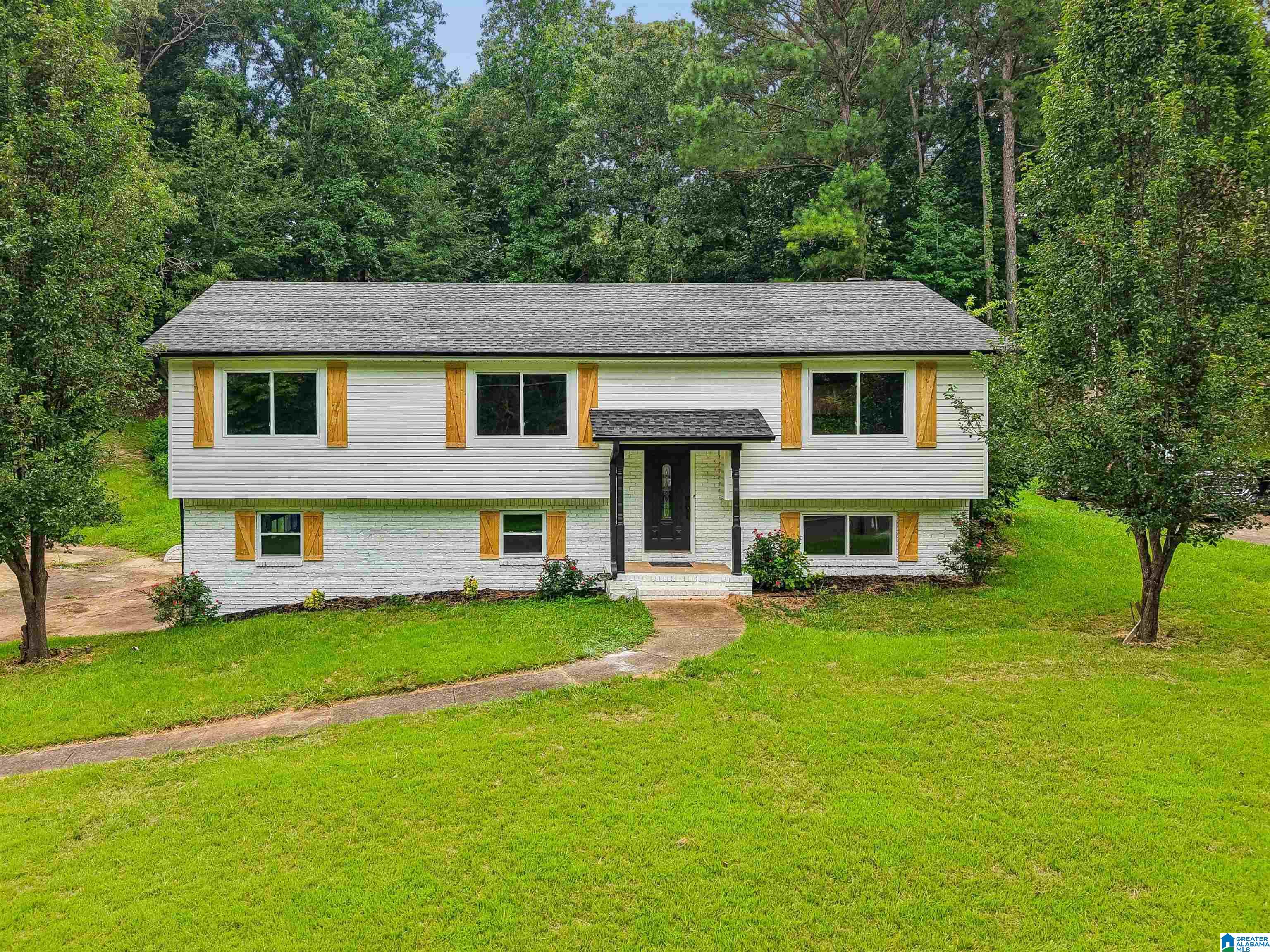 1st image of 112 Silverleaf Dr, Trussville, AL 35173 | MLS# 21461110