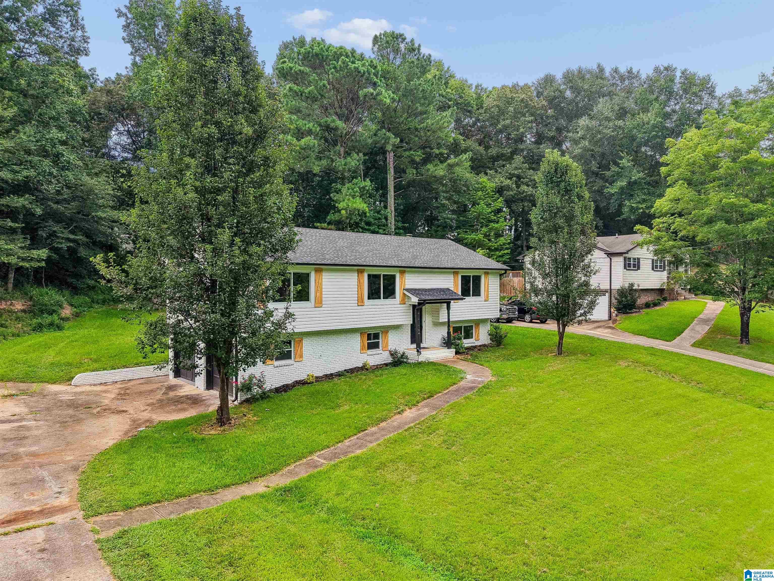2nd image of 112 Silverleaf Dr, Trussville, AL 35173 | MLS# 21461110