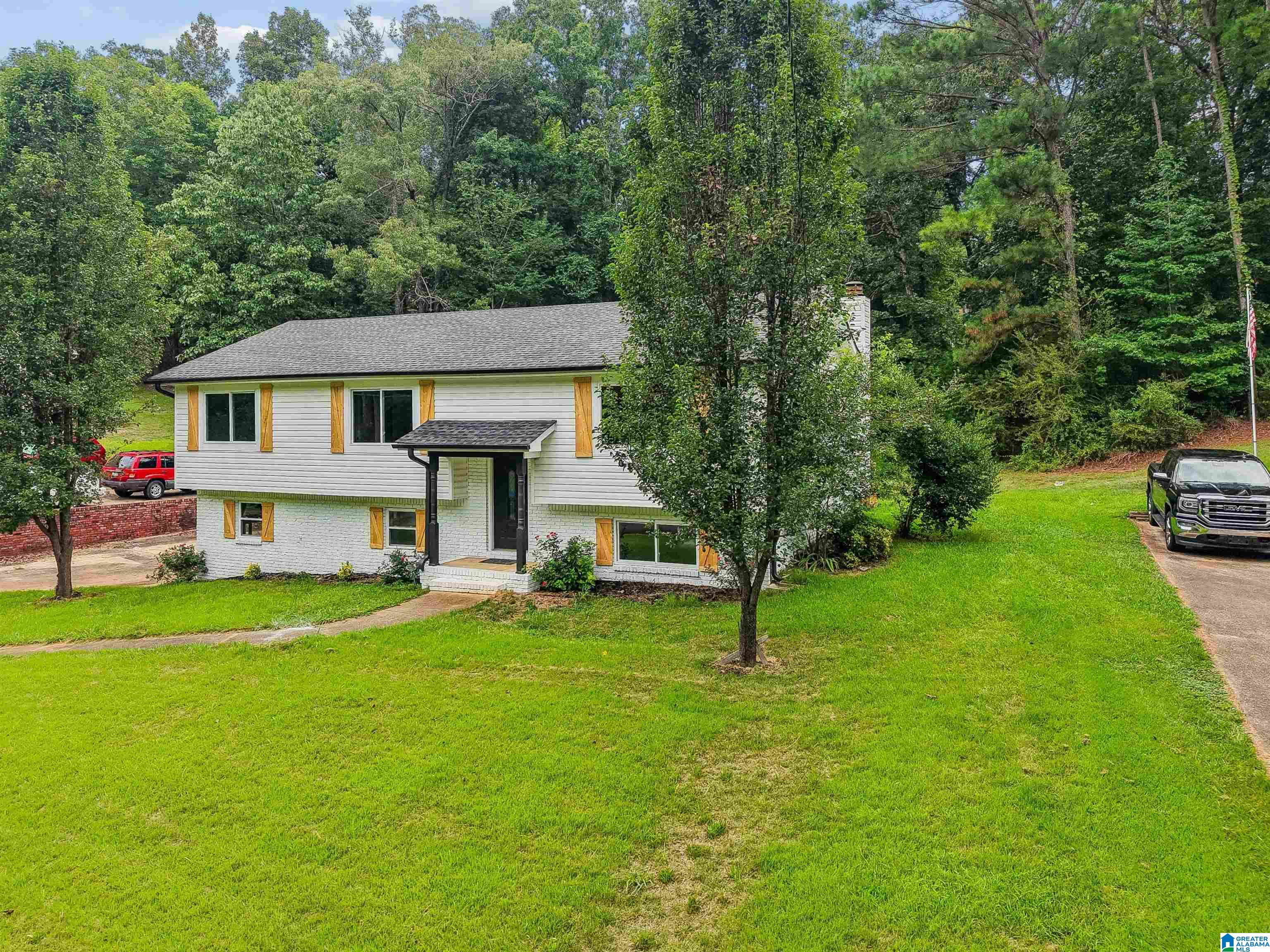 3rd image of 112 Silverleaf Dr, Trussville, AL 35173 | MLS# 21461110