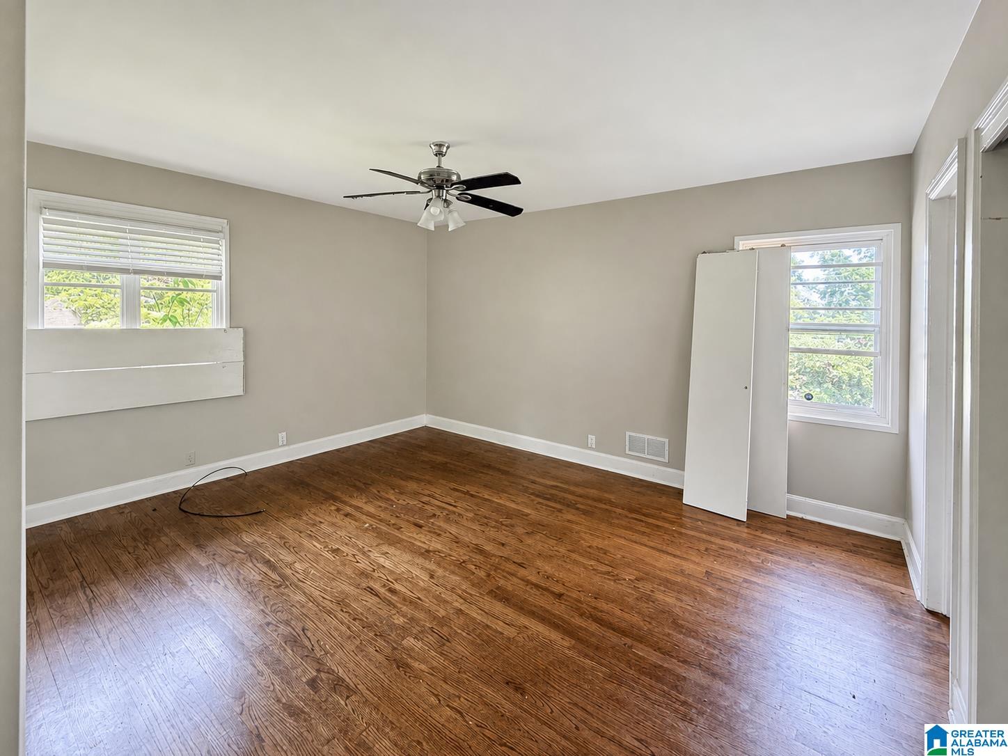 Photo 3 of Single family home for sale at 1744 Mountain Dr, Birmingham, AL 35217 | MLS# 21461168 | Listing updated on 2026-09-11