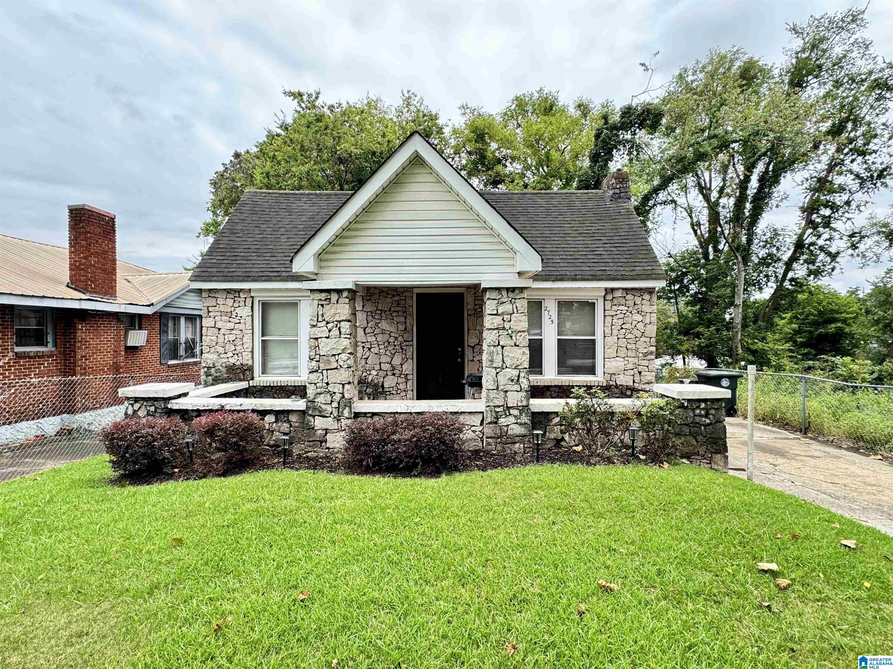 Photo 1 of Single family home for sale at 2725 17th Avenue N, Birmingham, AL 35234 | MLS# 21461210 | Listing updated on 2026-08-05