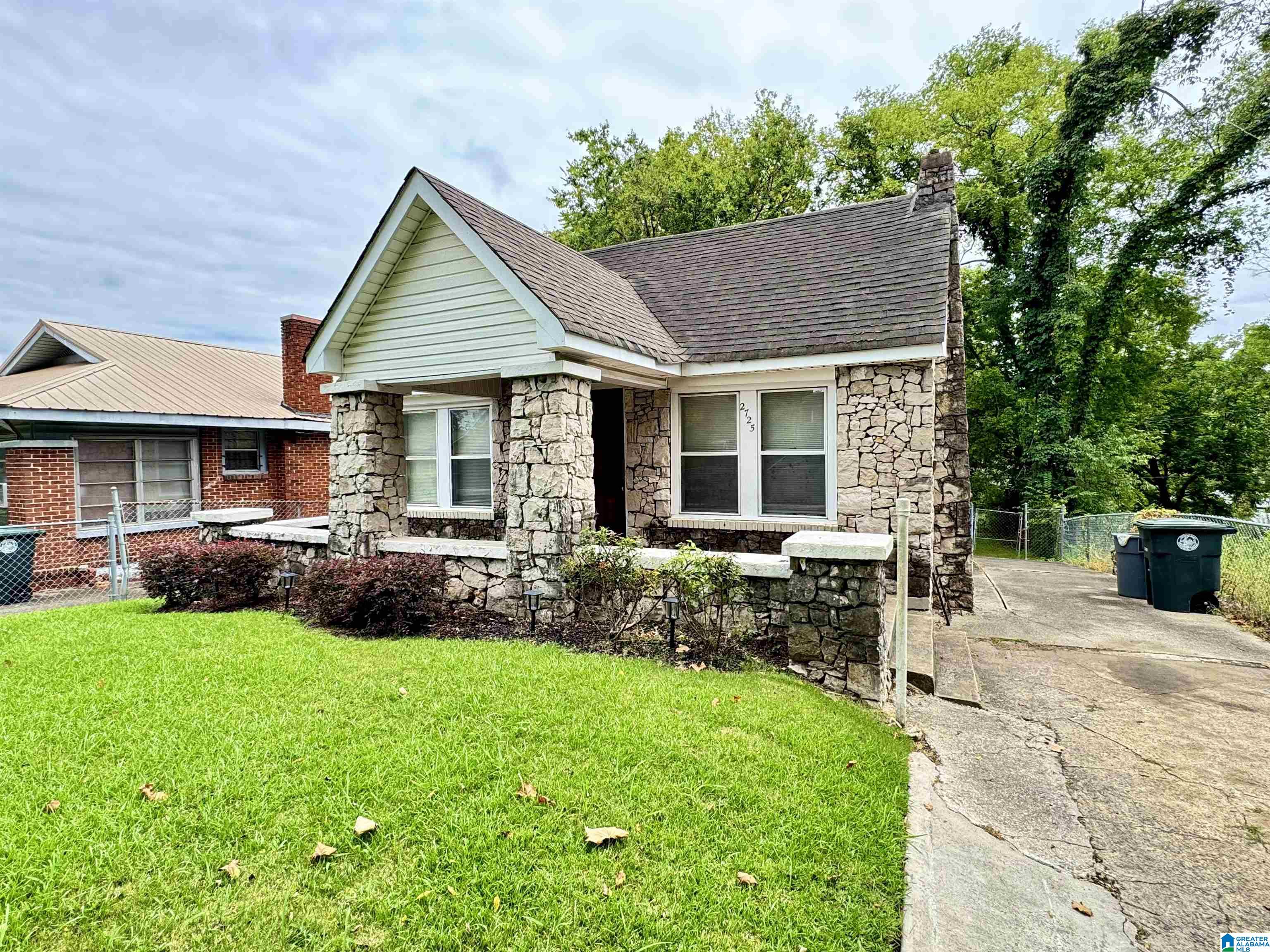 Photo 2 of Single family home for sale at 2725 17th Avenue N, Birmingham, AL 35234 | MLS# 21461210 | Listing updated on 2026-08-05