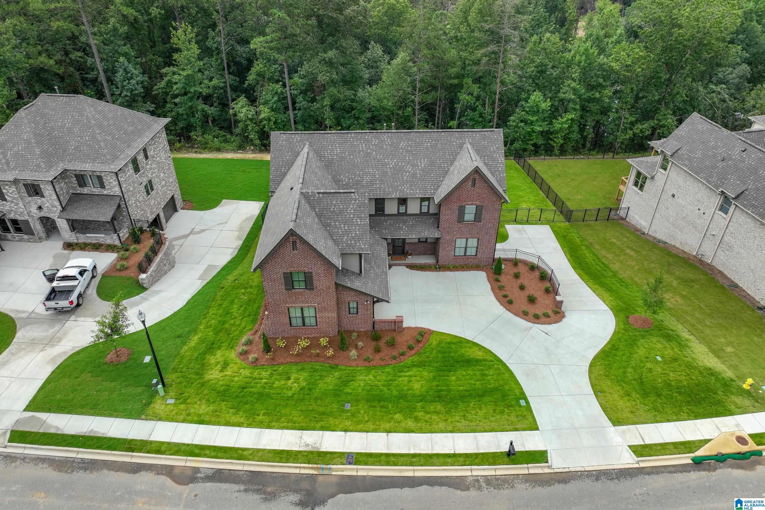 2nd image of 1222 Brayfield Crest Dr, Vestavia Hills, AL 35242 | MLS# 21461341