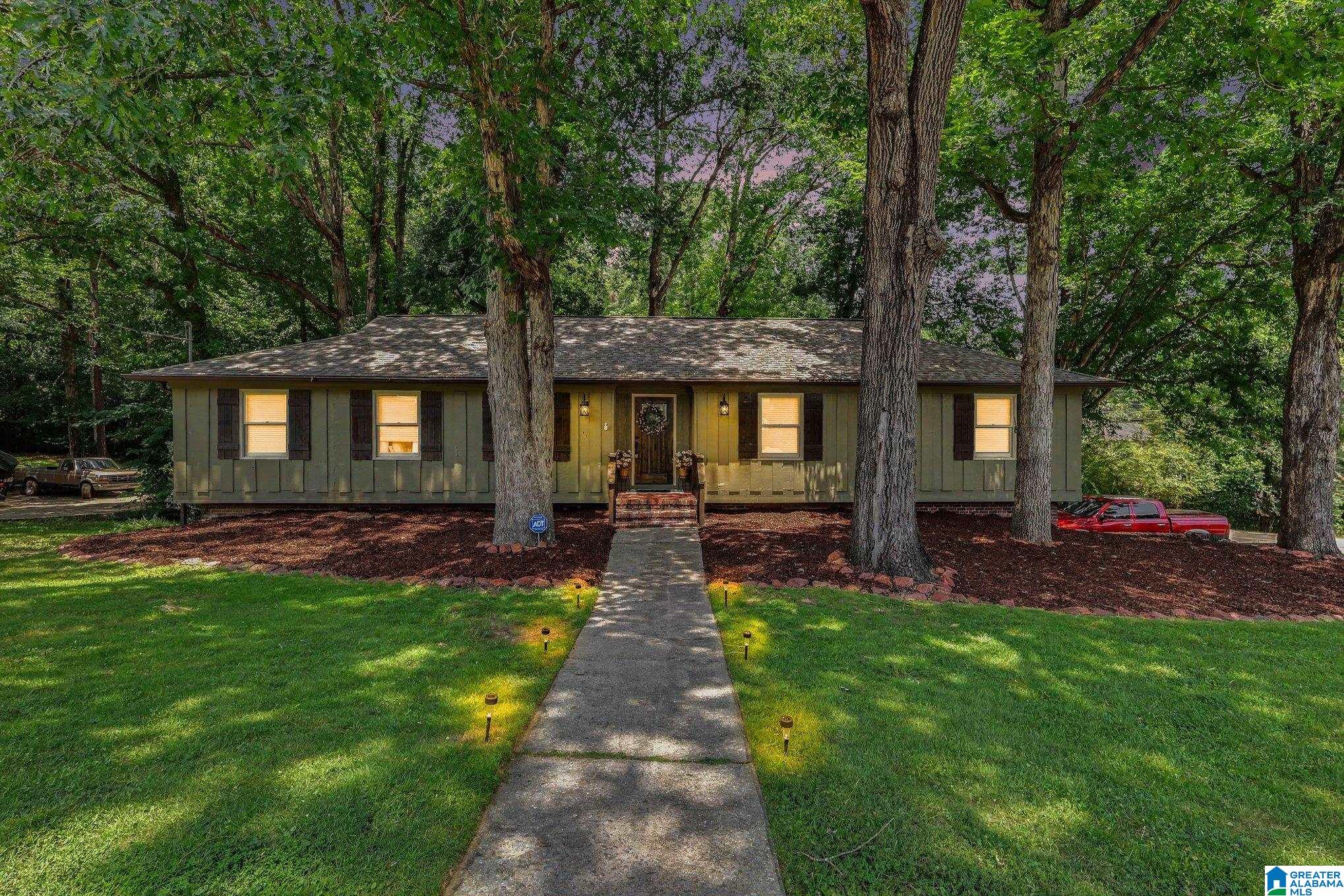 Photo 1 of Sale Pending at 3304 Pembrooke Ln, Hoover, AL 35226 | MLS# 21461380 | Listing updated on 2026-08-30